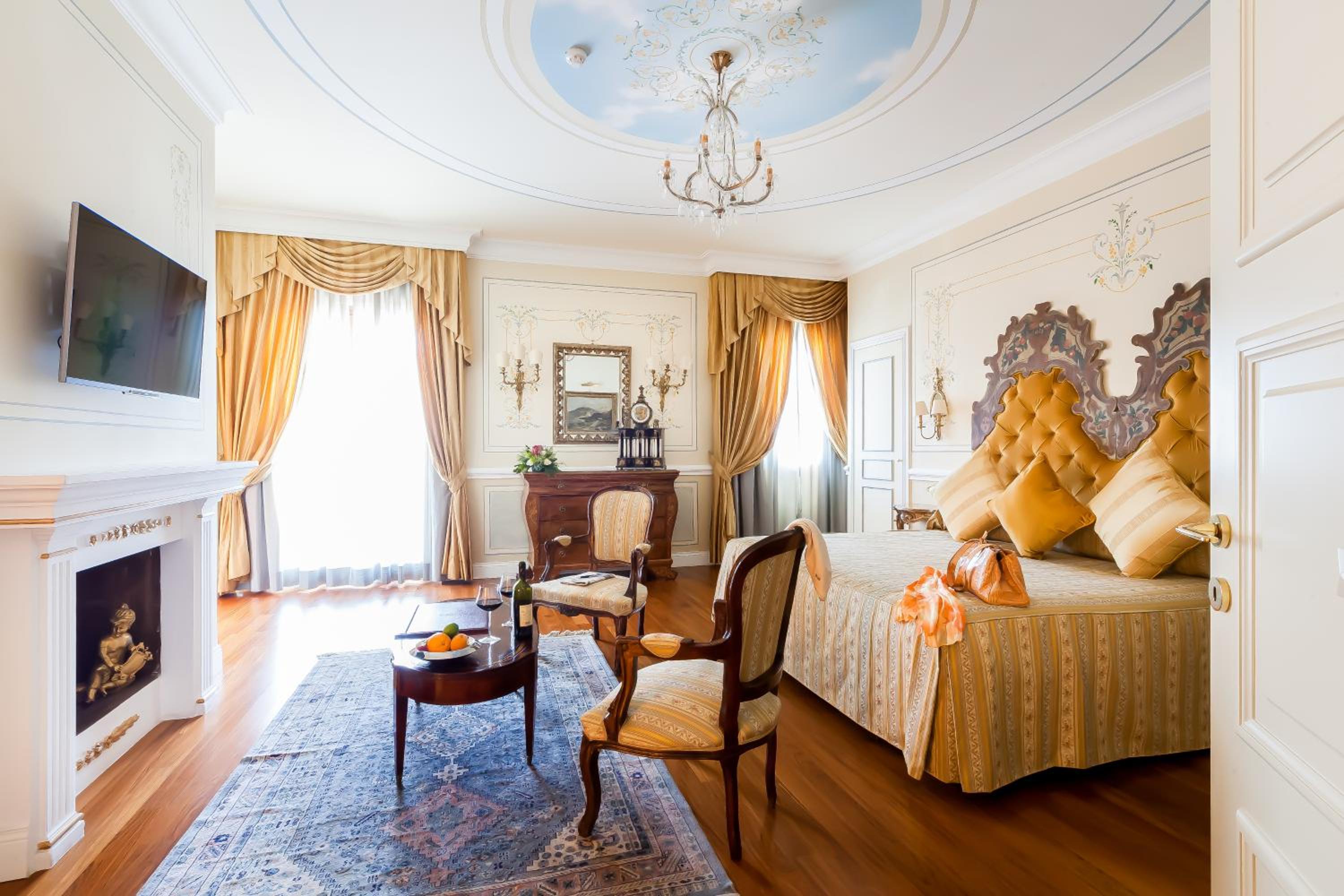 Presidential Suite with Terrace and Square View