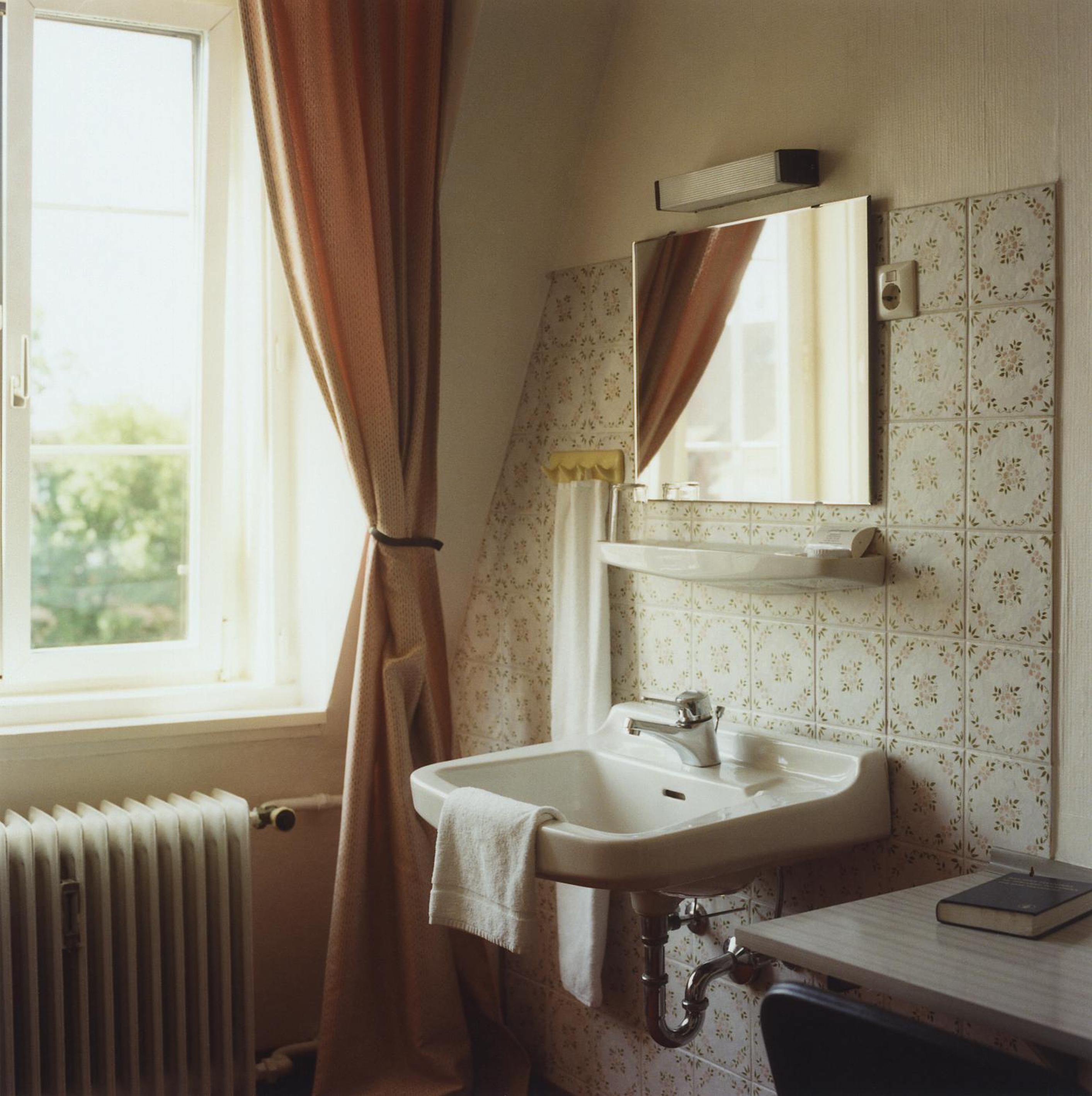 Basic Single Room with Shared Bathroom