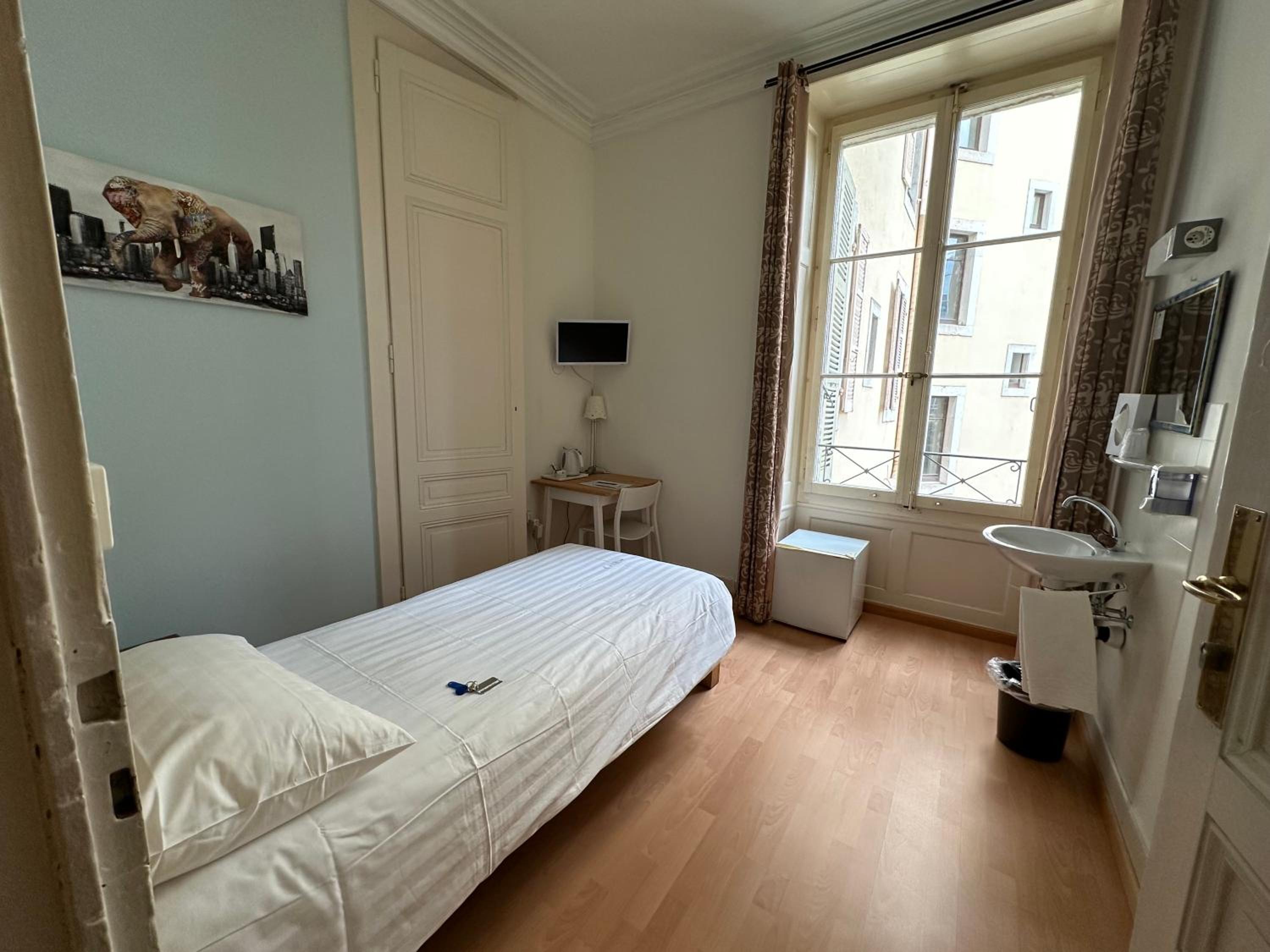 Single Room with Private External Bathroom