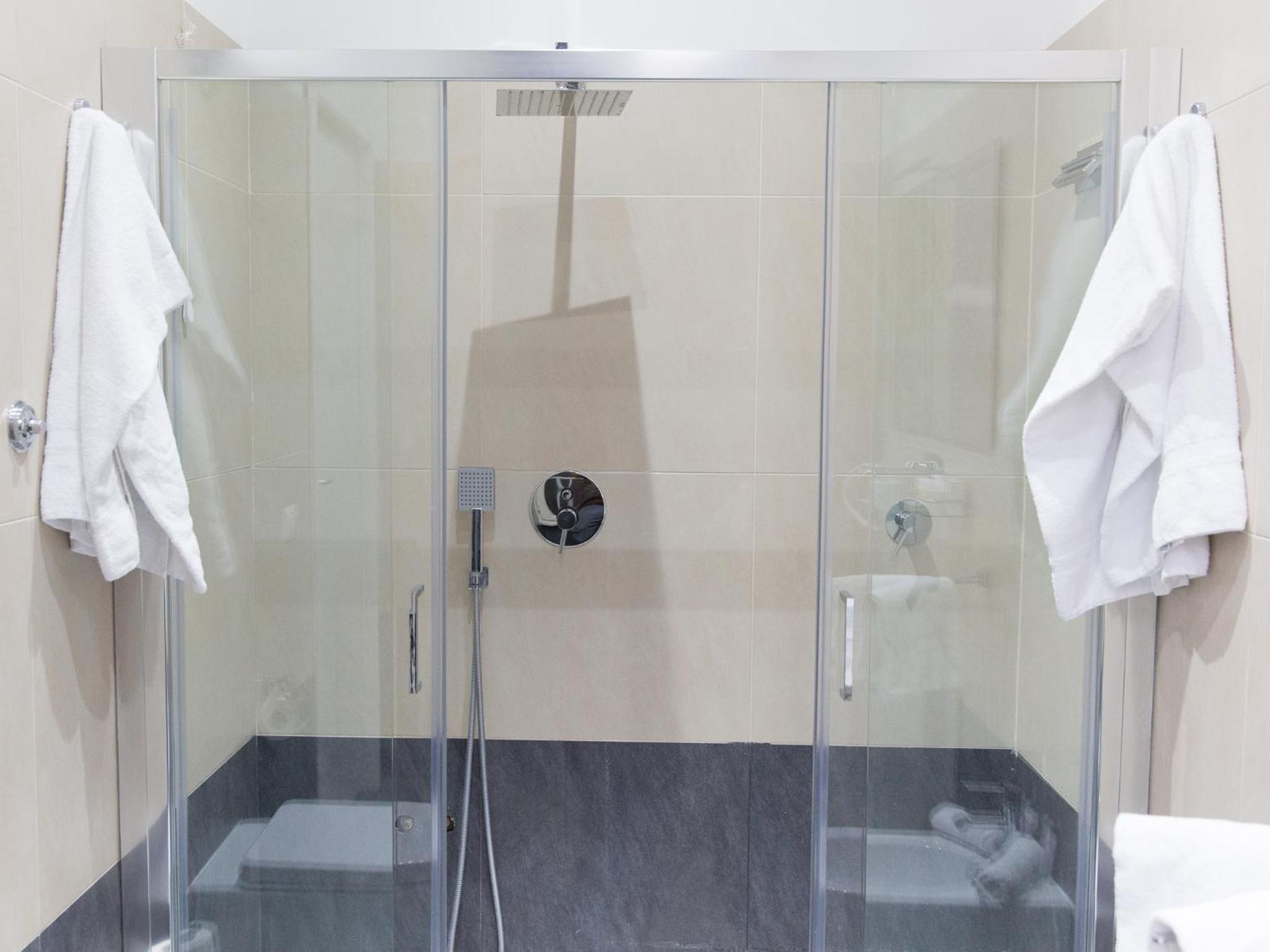 Deluxe Room (2 Adults + 1 Child)