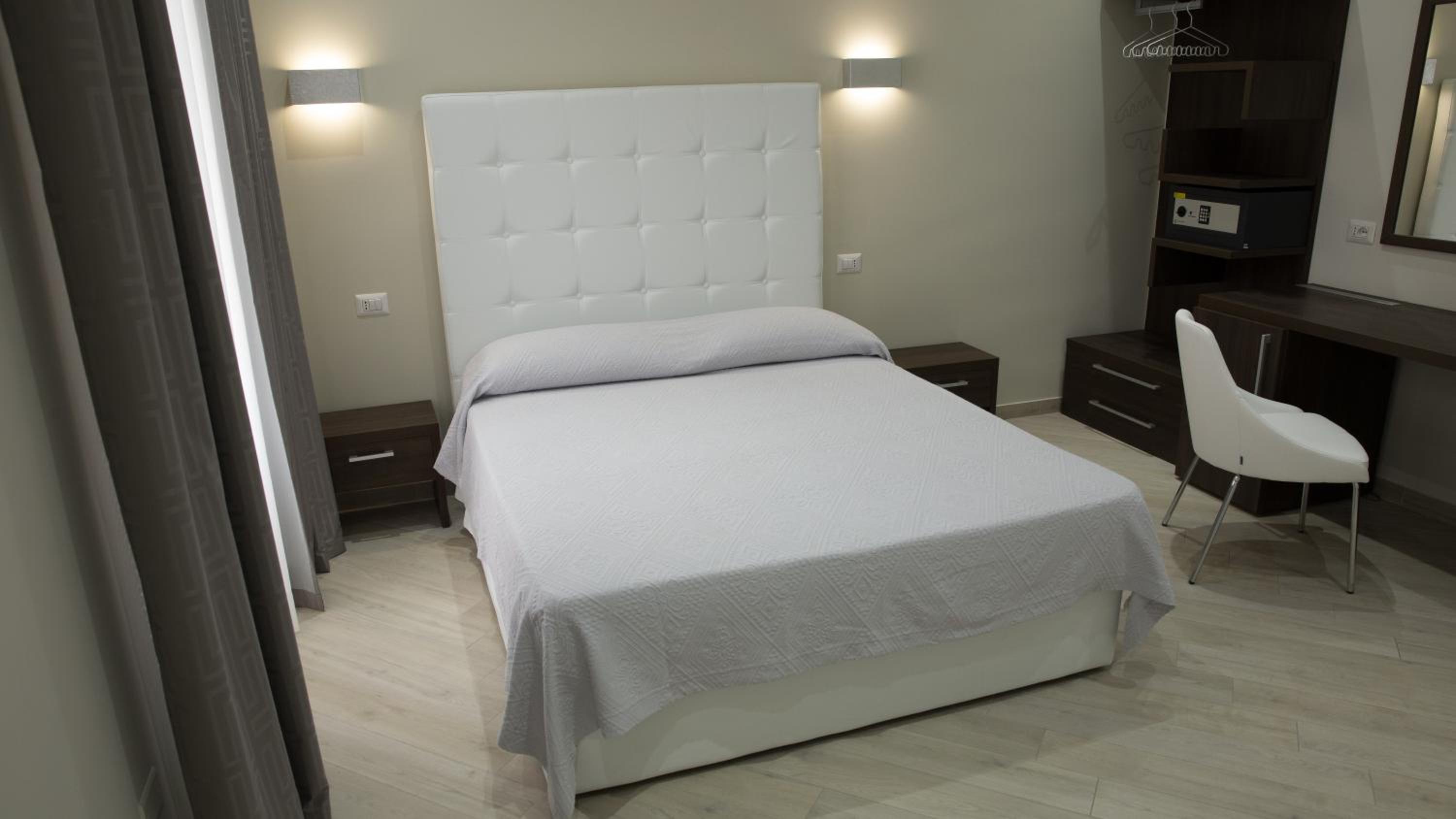 Deluxe Room (2 Adults + 1 Child)