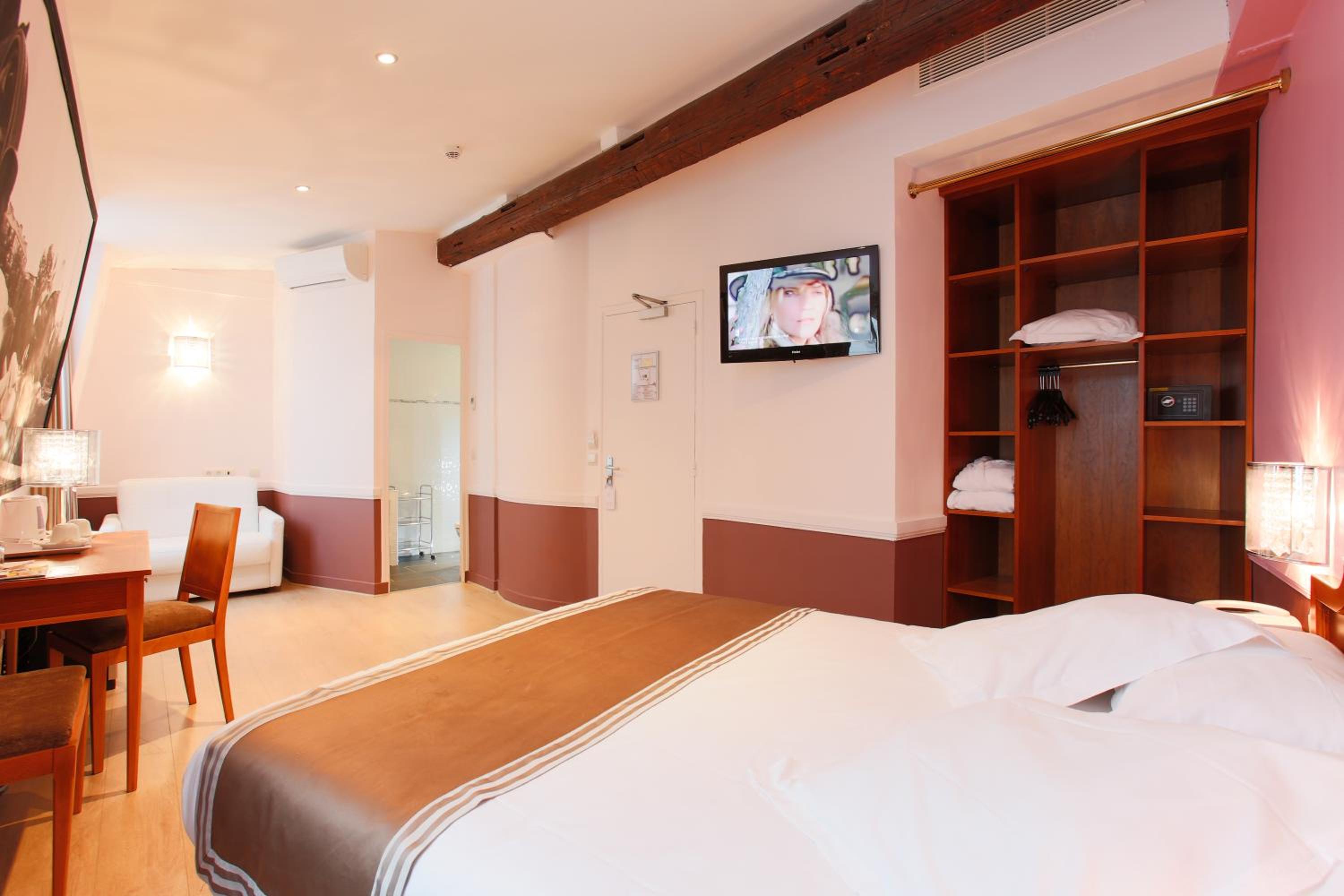 Junior Suite (2 Adults)