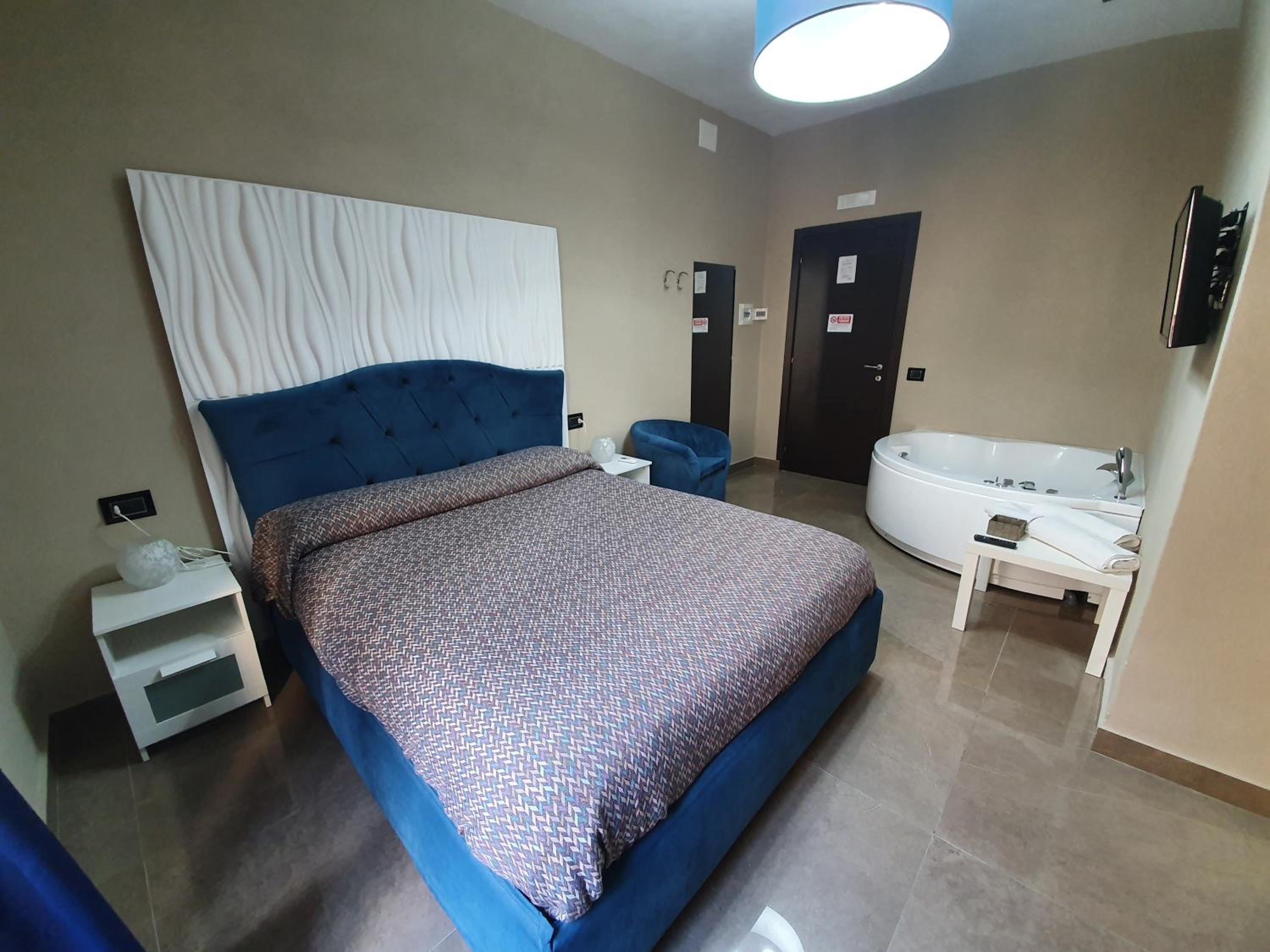 Queen Room with Spa Bath