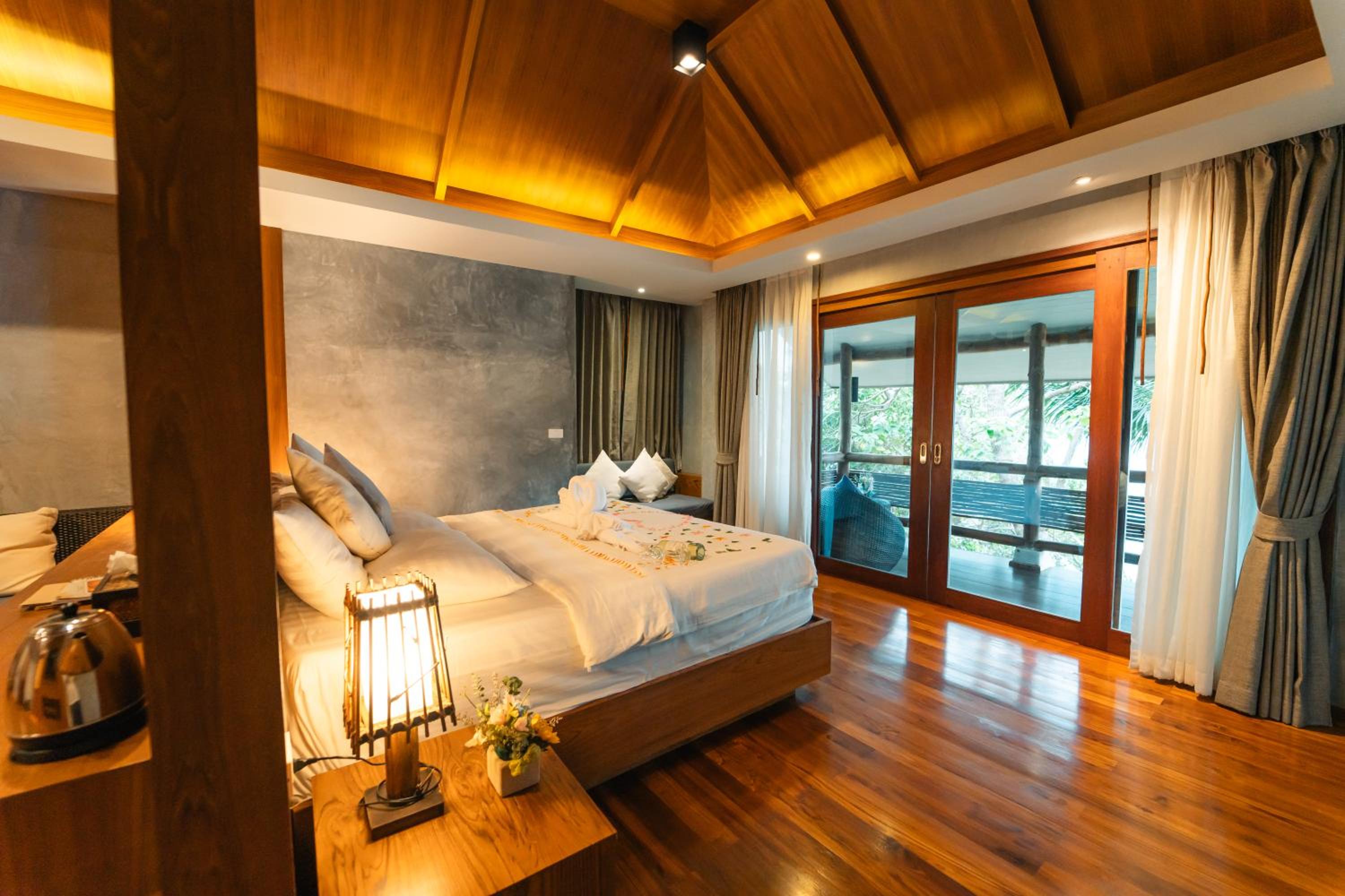 Deluxe Double Room with Balcony and Sea View