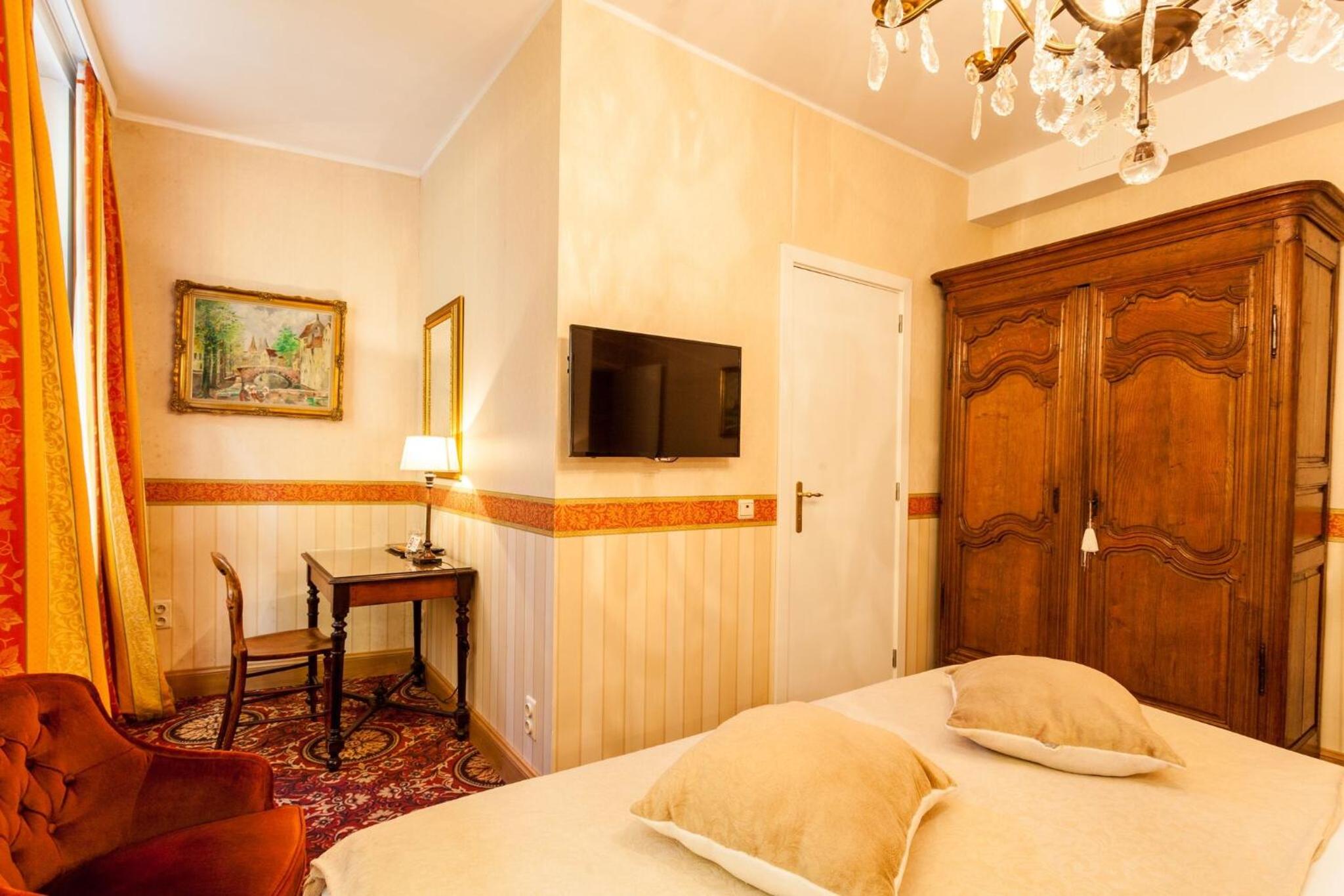 Courtyard Deluxe Suite with Bath