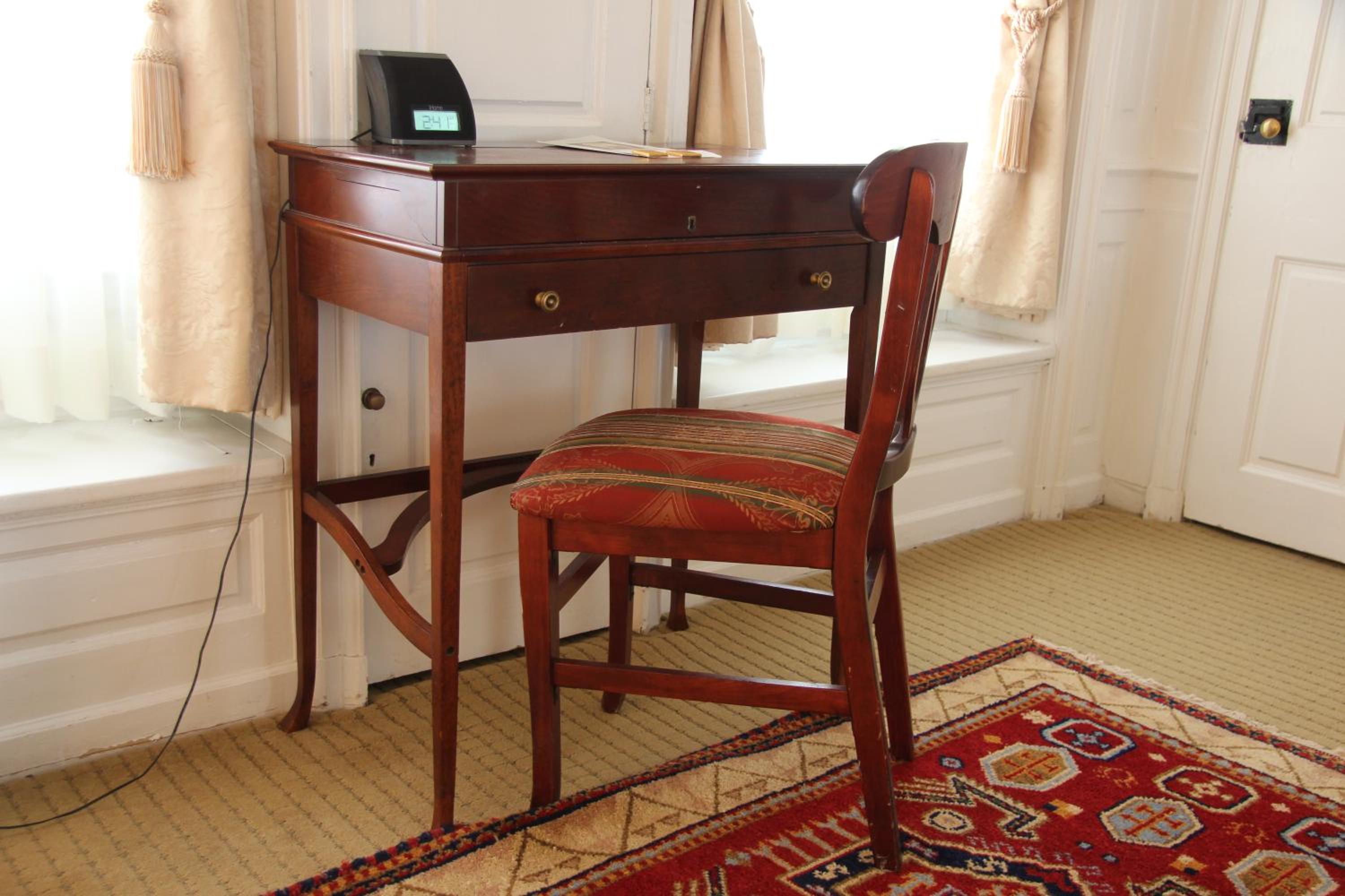 Queen Room with Garden View