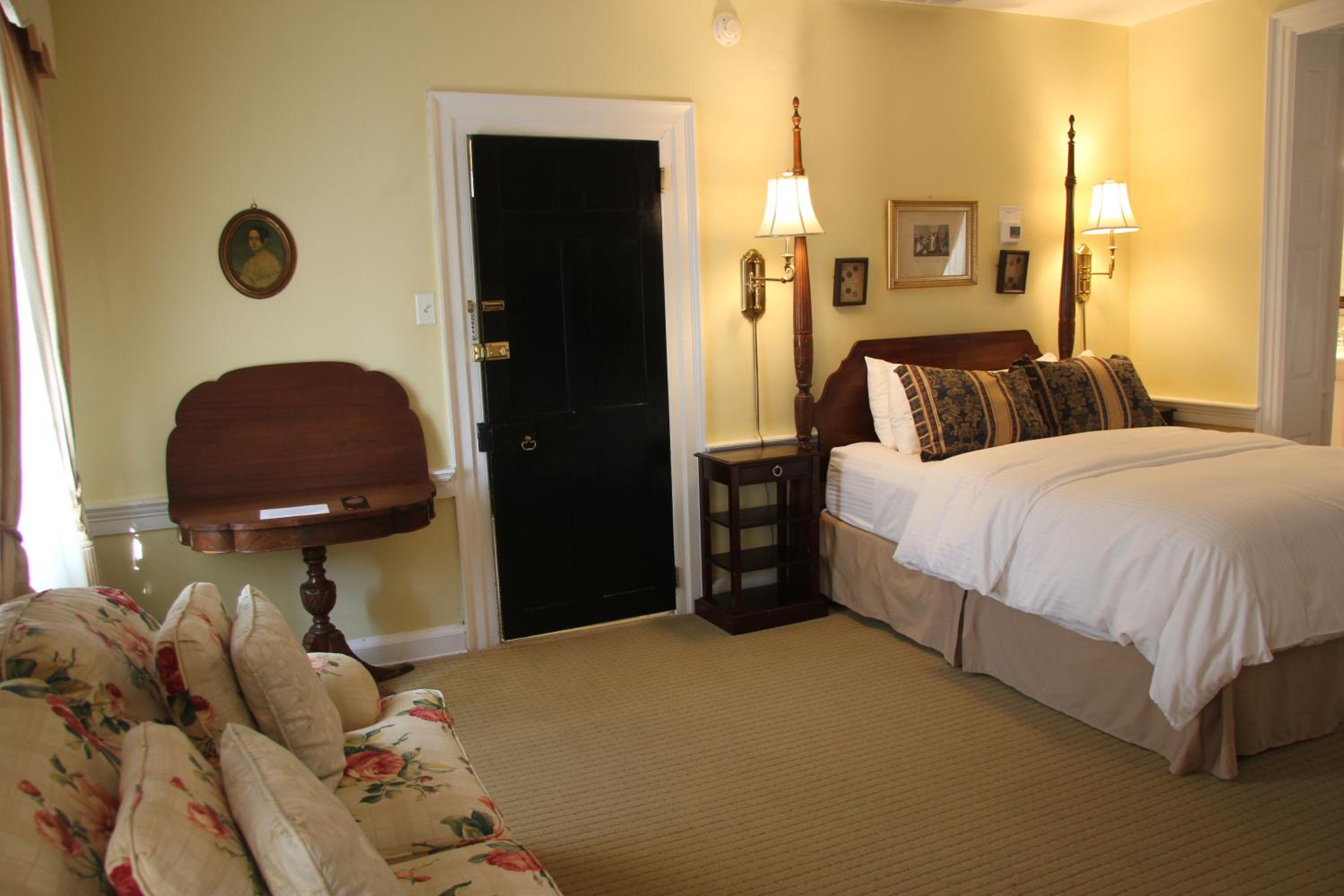 Queen Room with Garden View