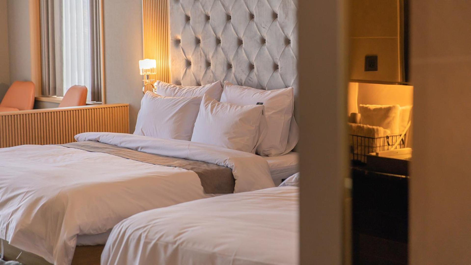 Premium Twin Room with Bridge View