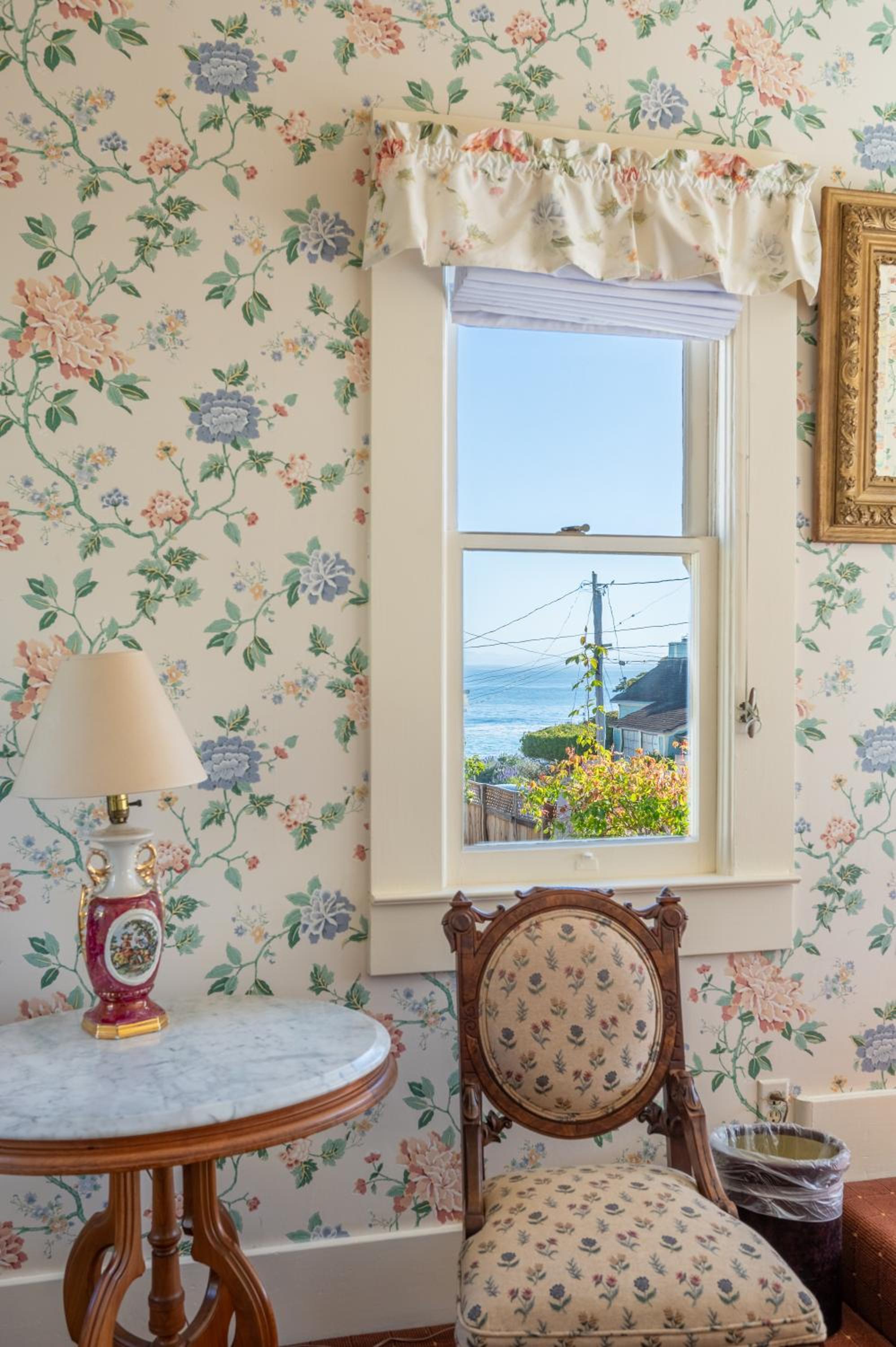 Standard Queen Room with Partial Ocean View