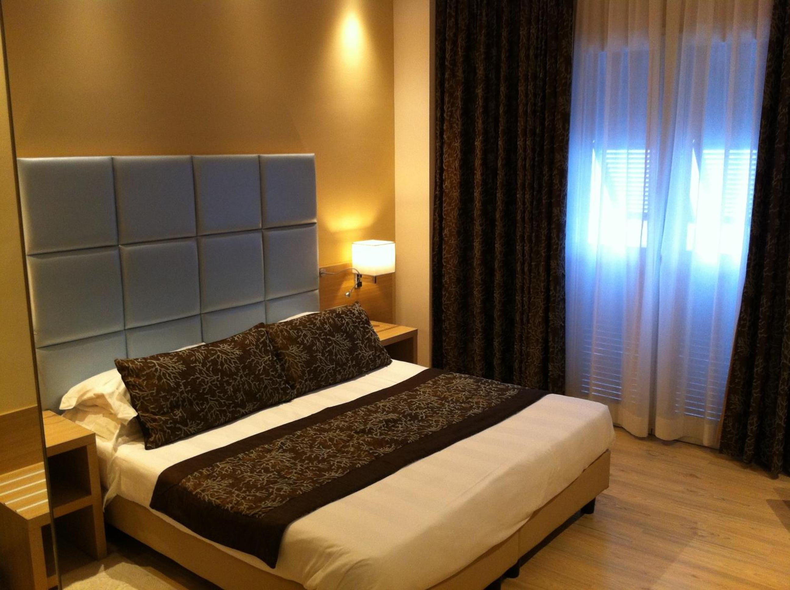 Deluxe Double Room with Balcony and Sea View