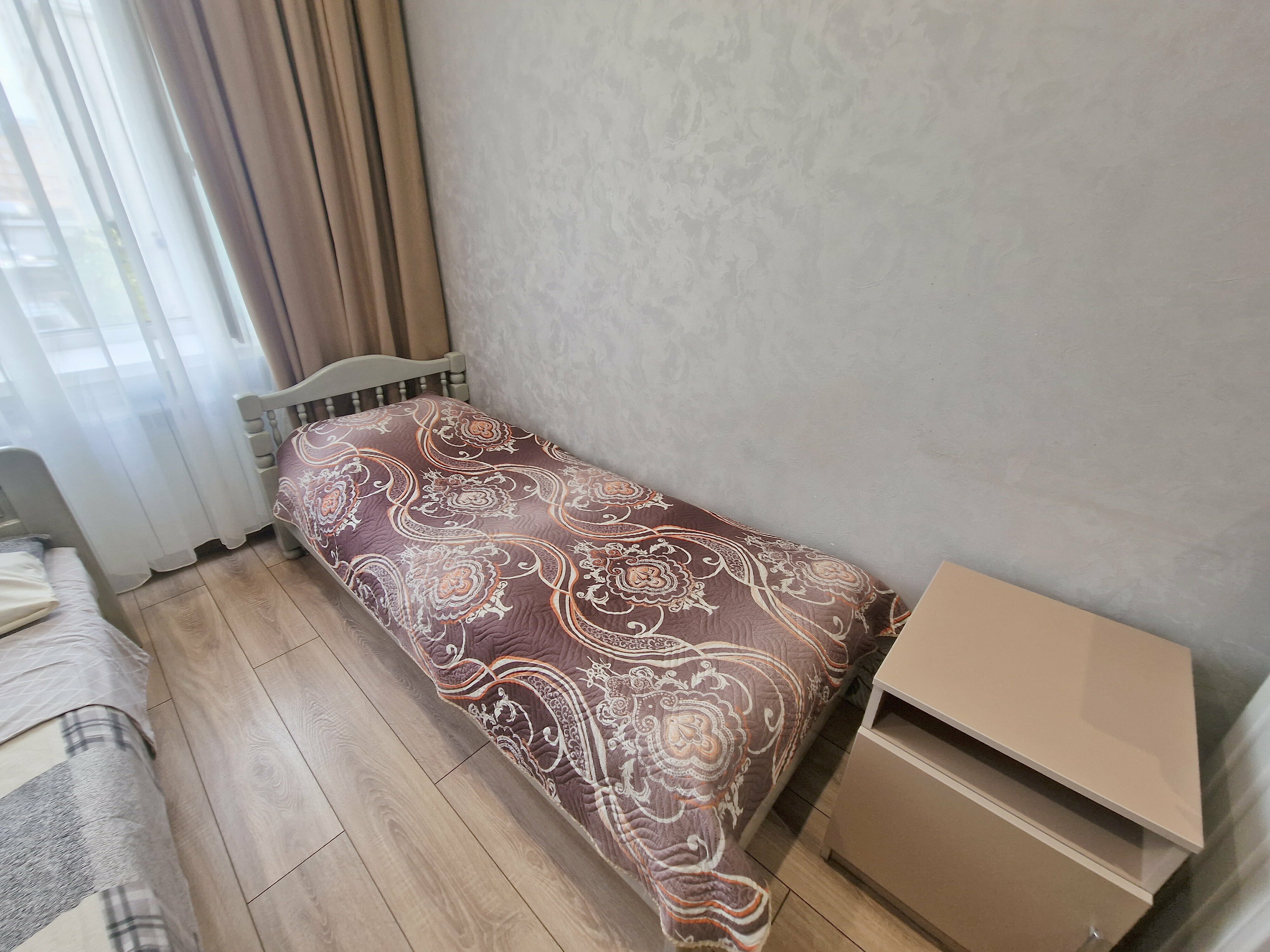 Трехместный номер с собственной ванной комнатой