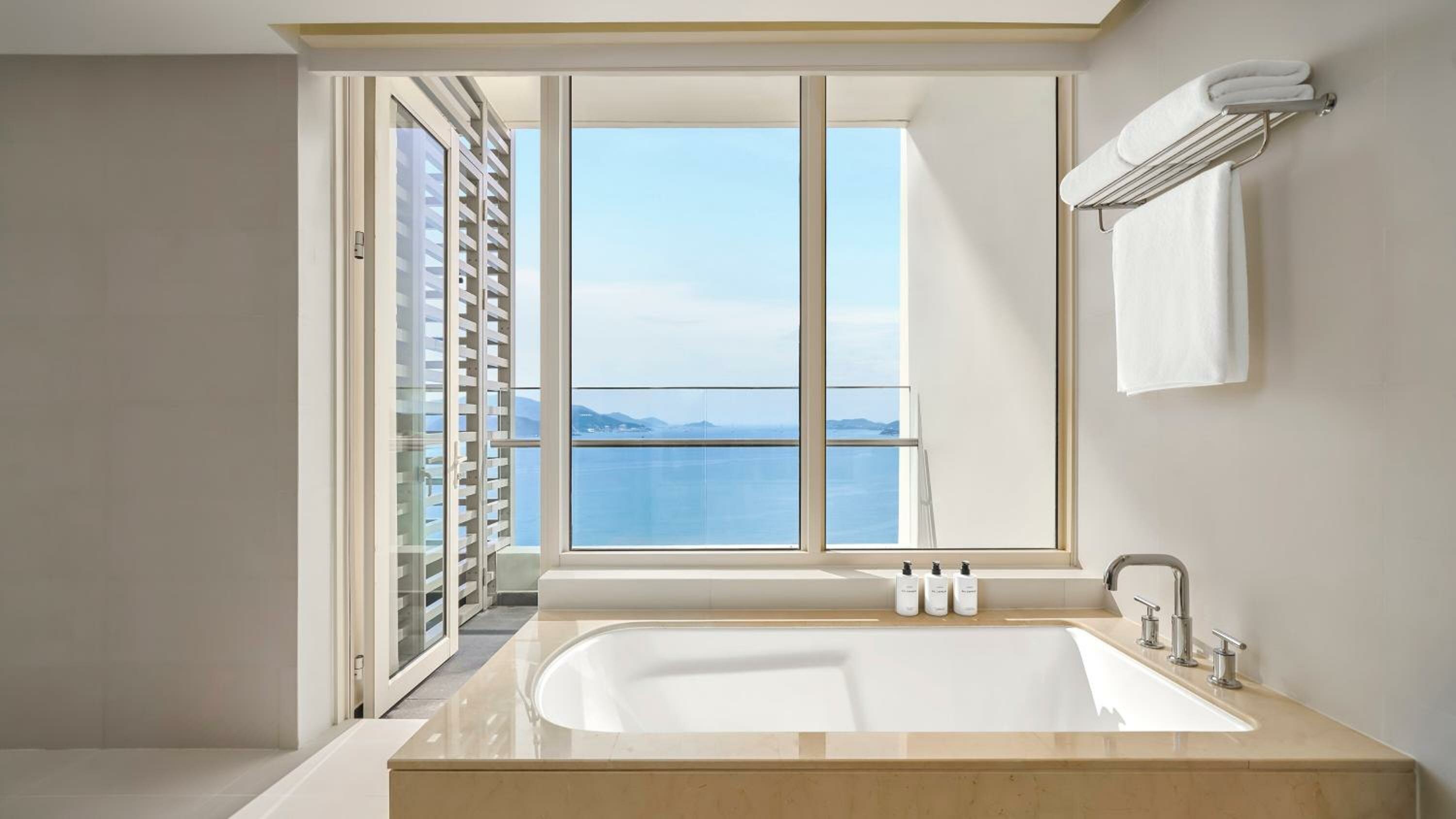 Two-Bedroom Suite with One King Bed, Two Single Beds and Ocean View