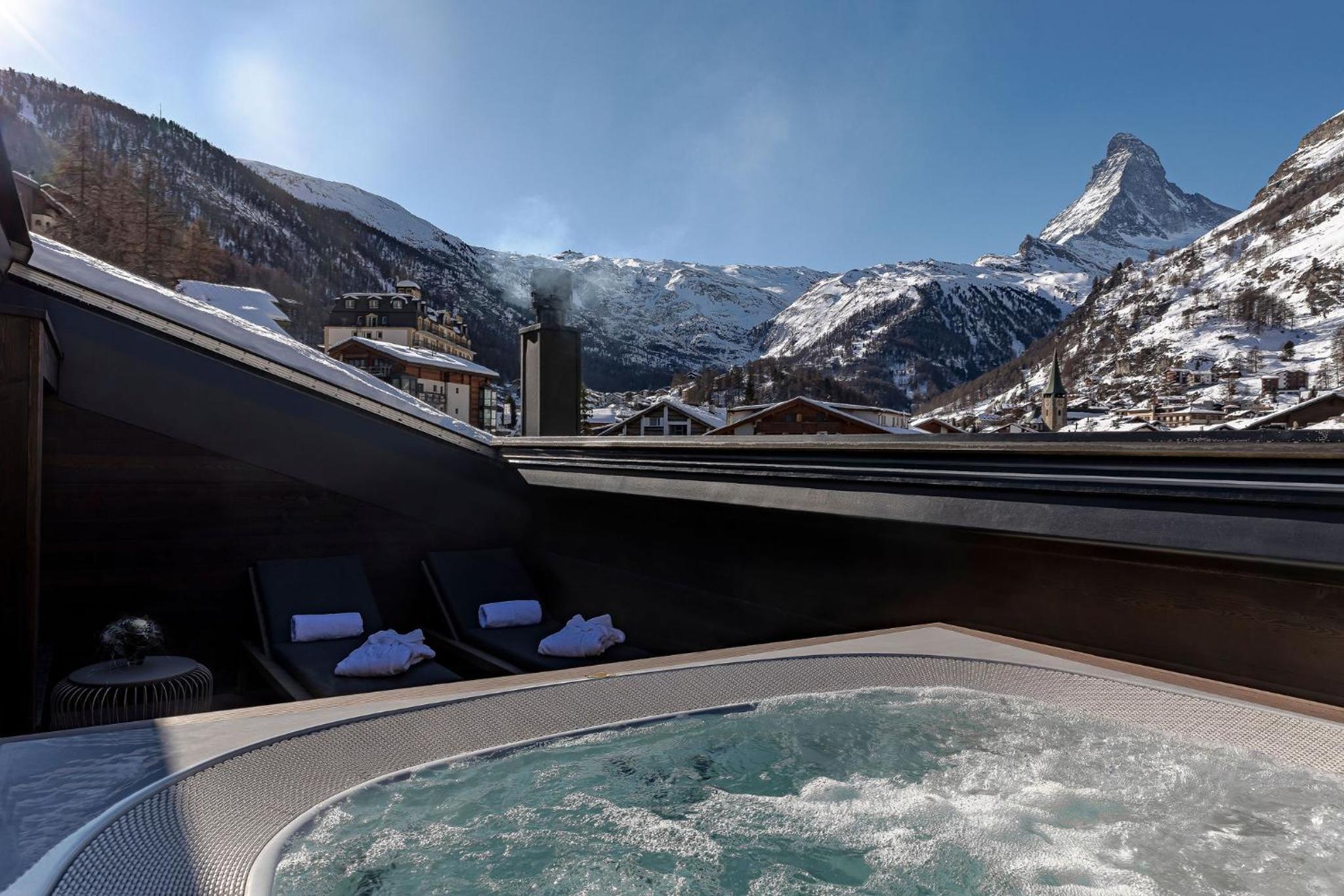 Deluxe Suite with Jacuzzi and Matterhorn View