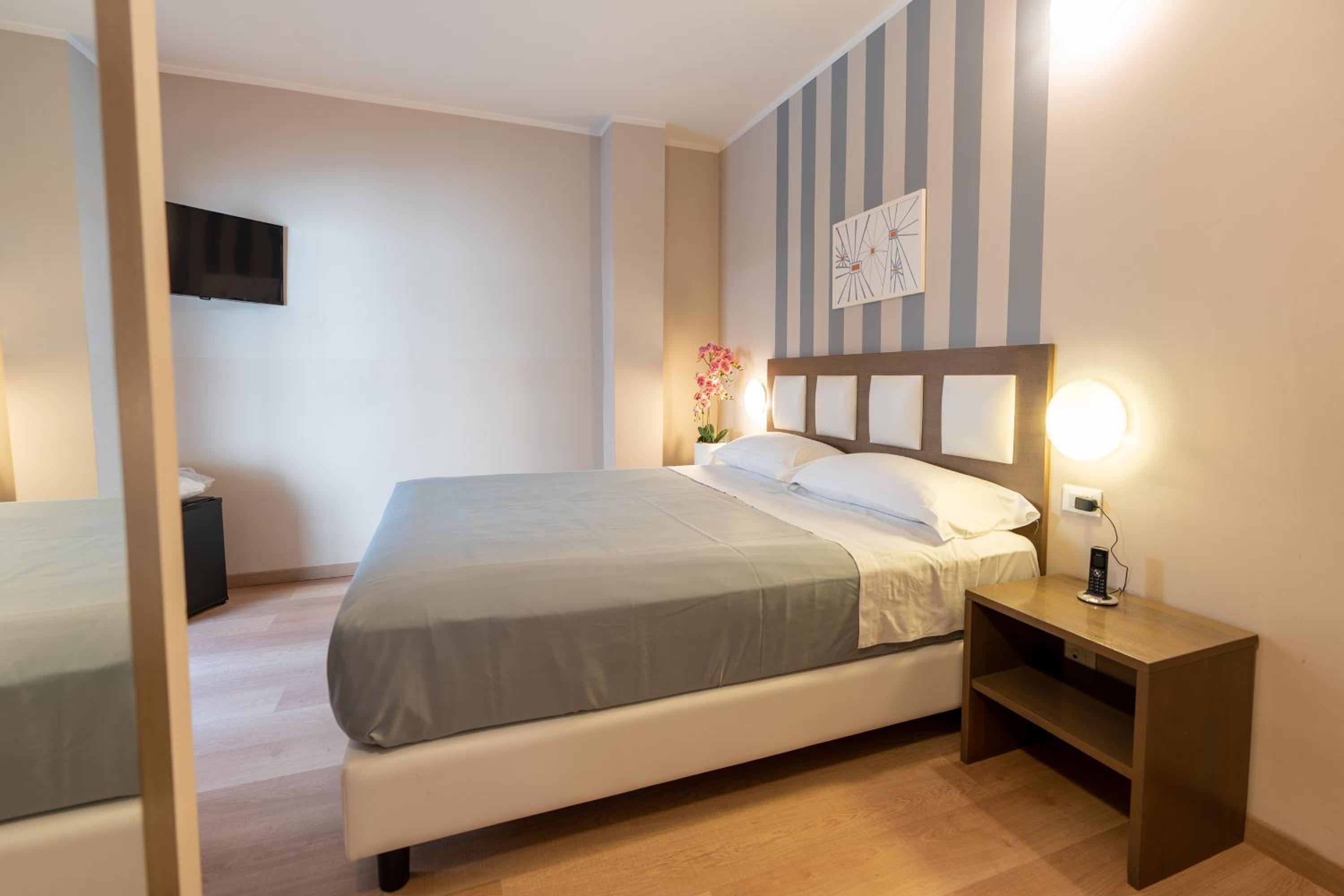 Queen Room with Spa Bath