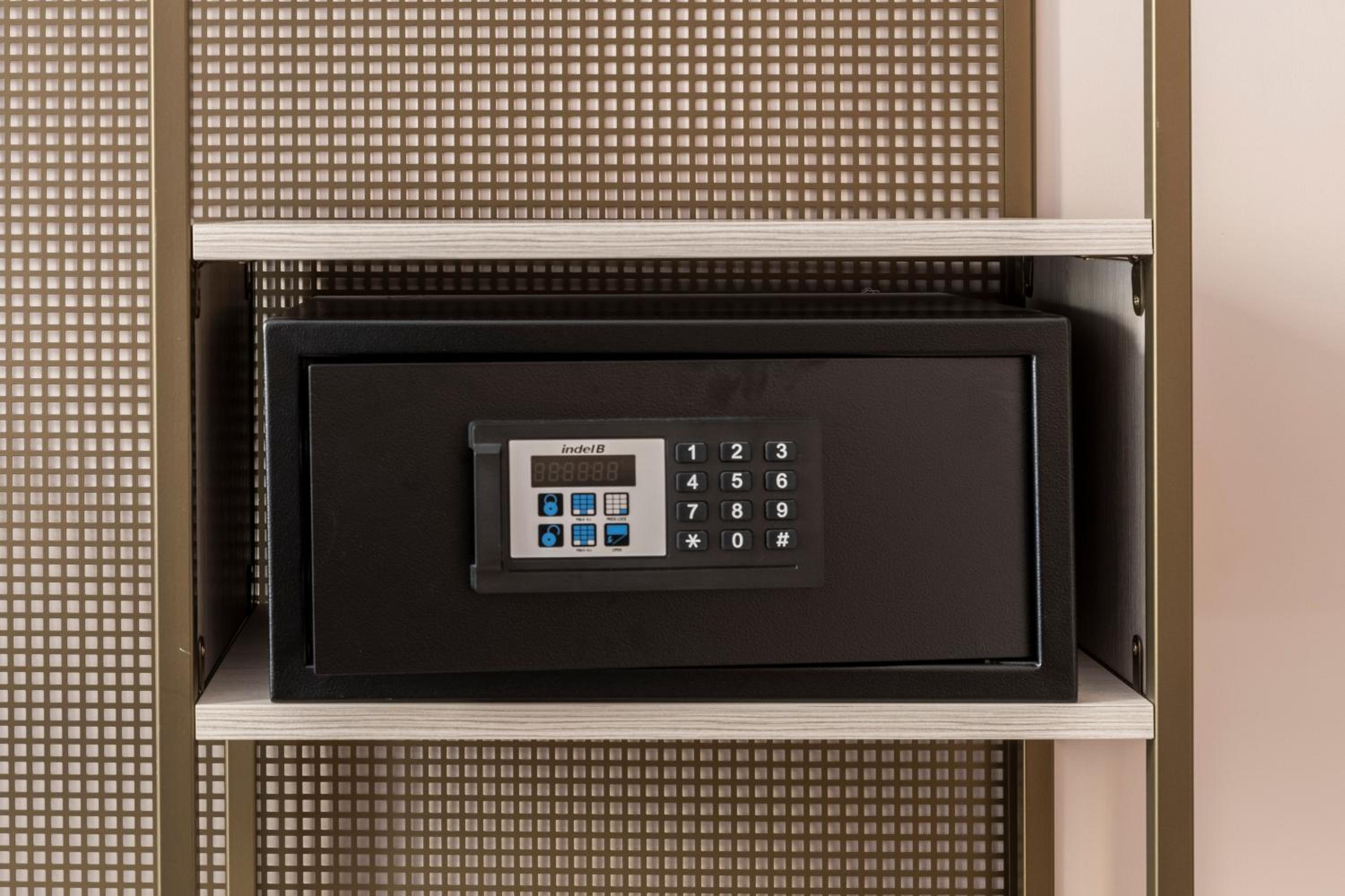 Medium Room with Extra Single Bed