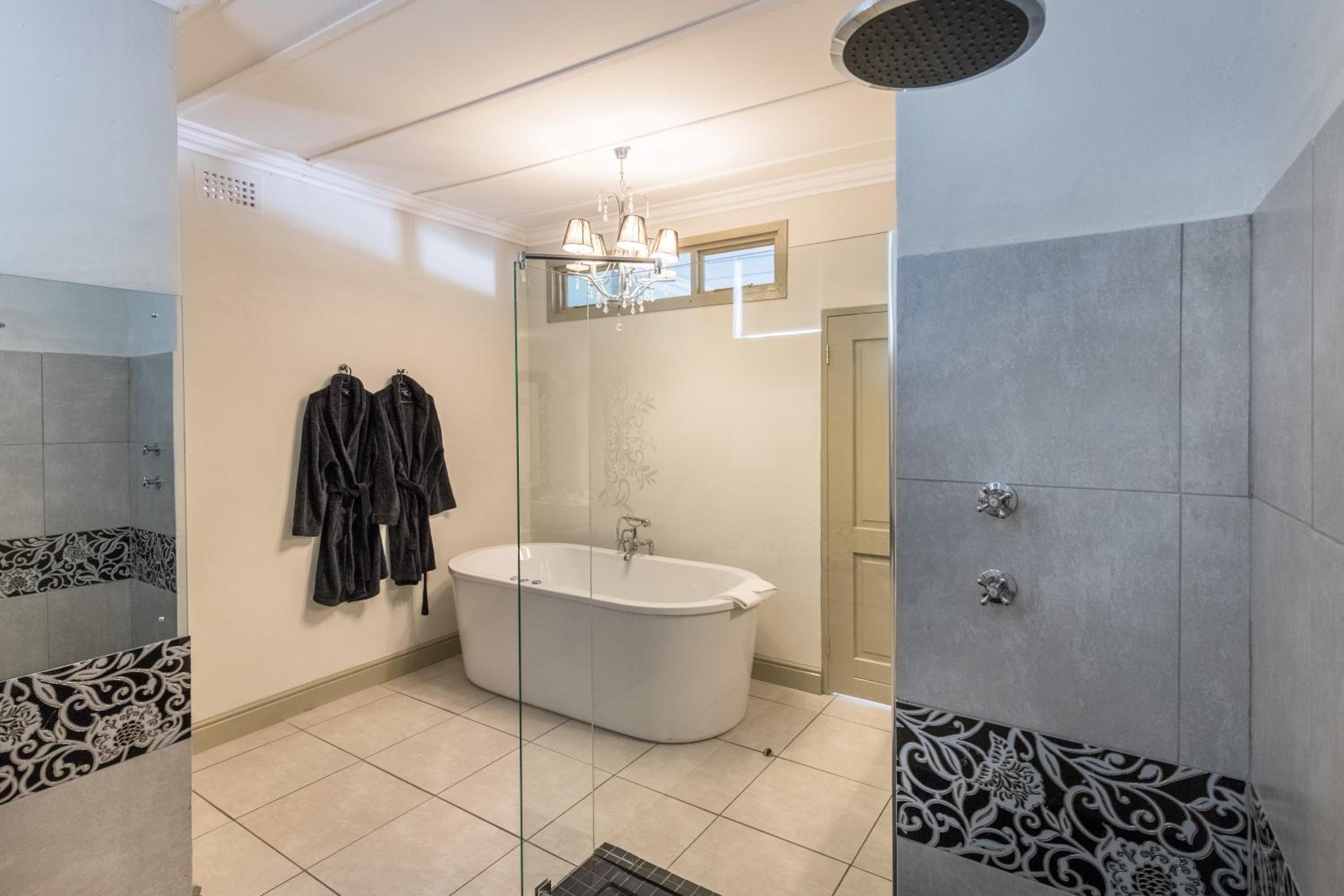 Luxury Studio (sleeps 4)