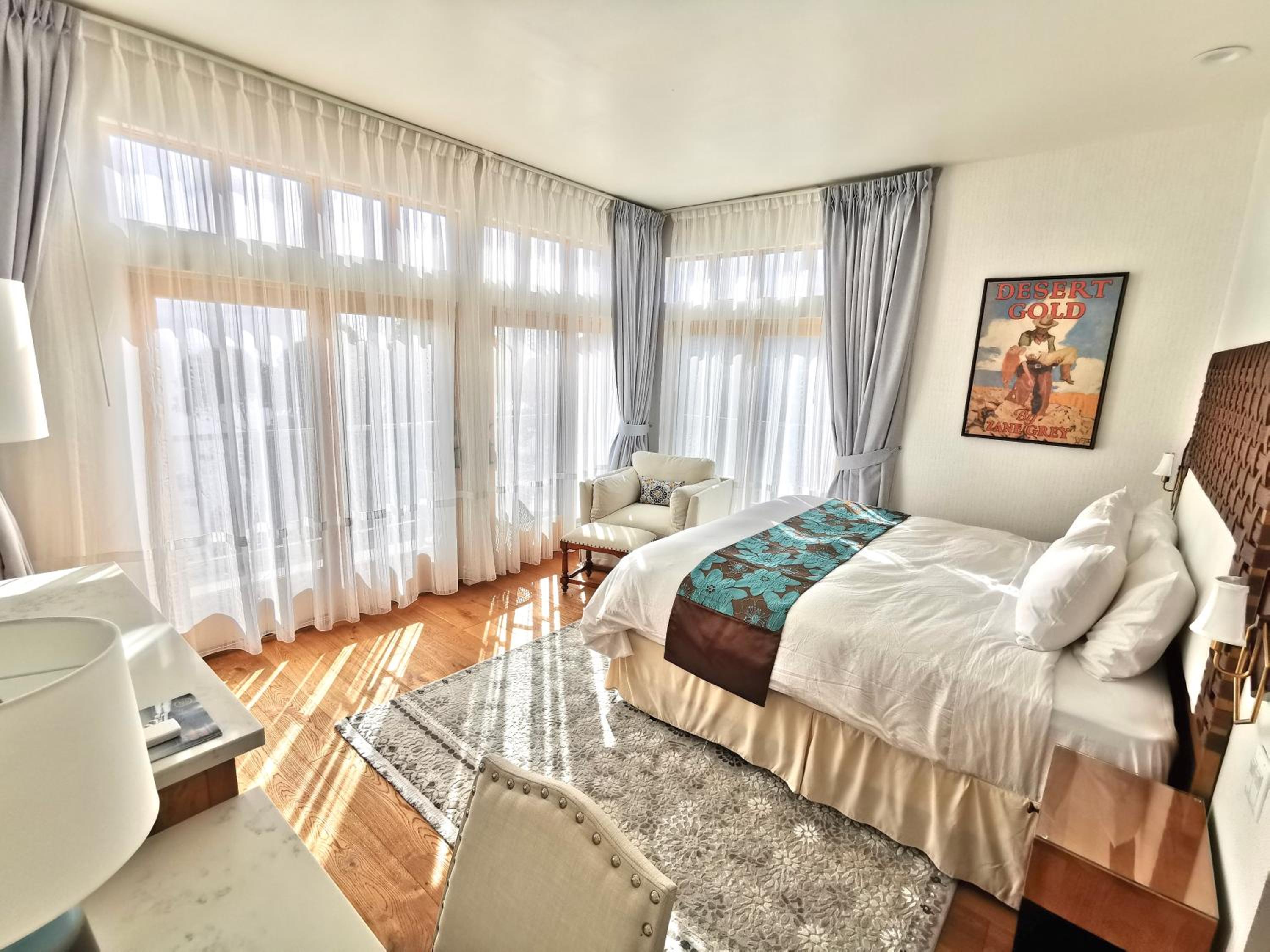 King Suite with Pool View