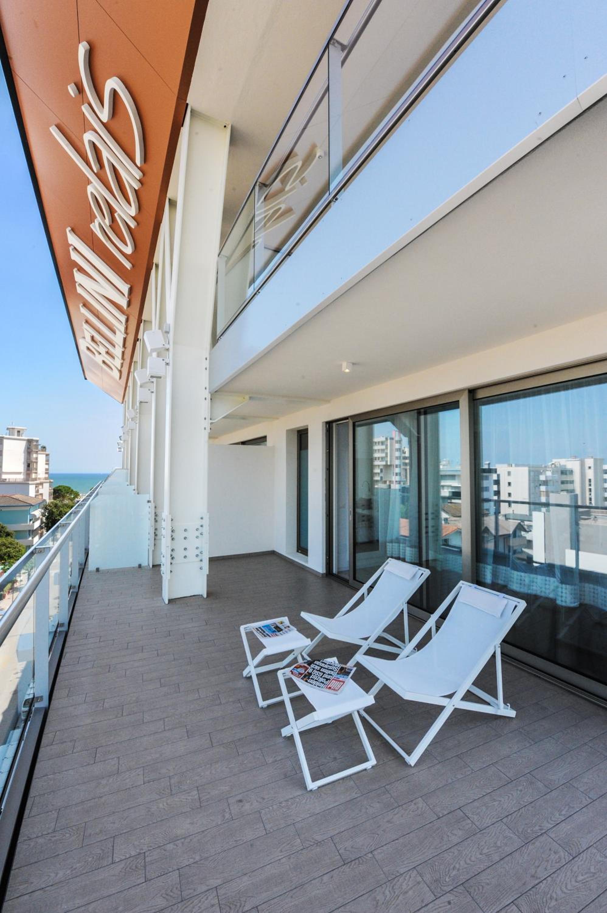 Junior Suite with Terrace and Beach Access