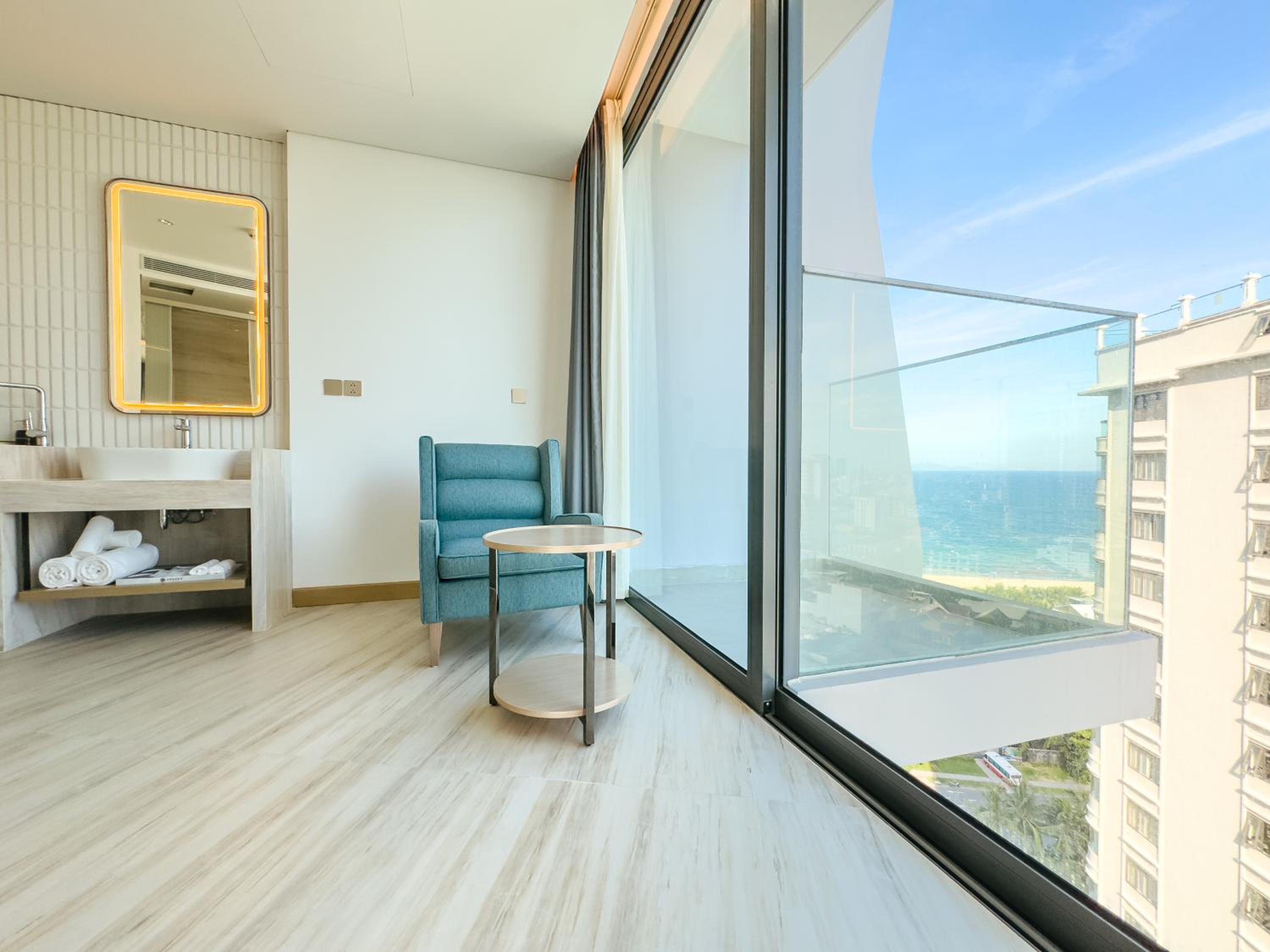 Studio King Room Partial Sea View with Balcony