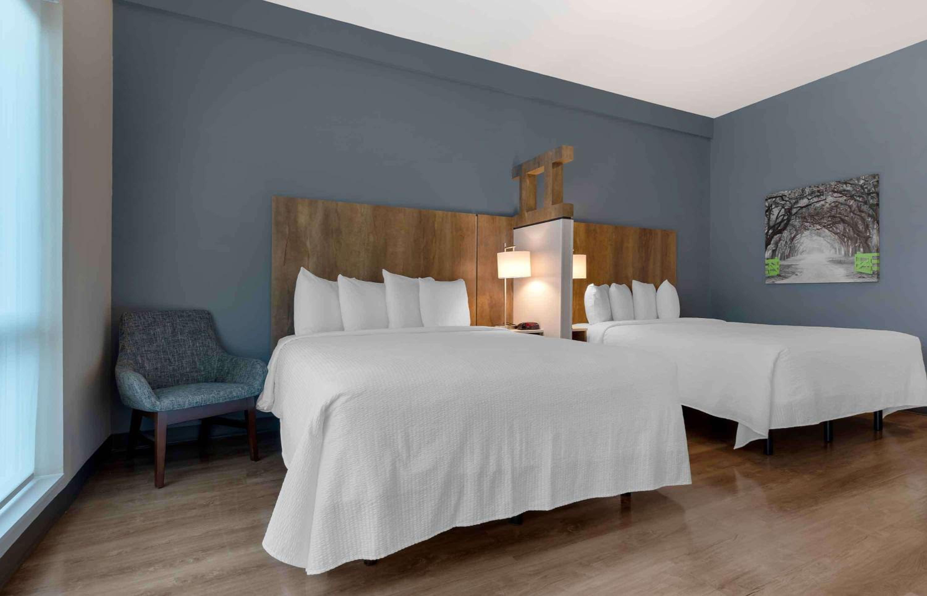 Ideal Studio with Two Queen Beds - Non-Smoking