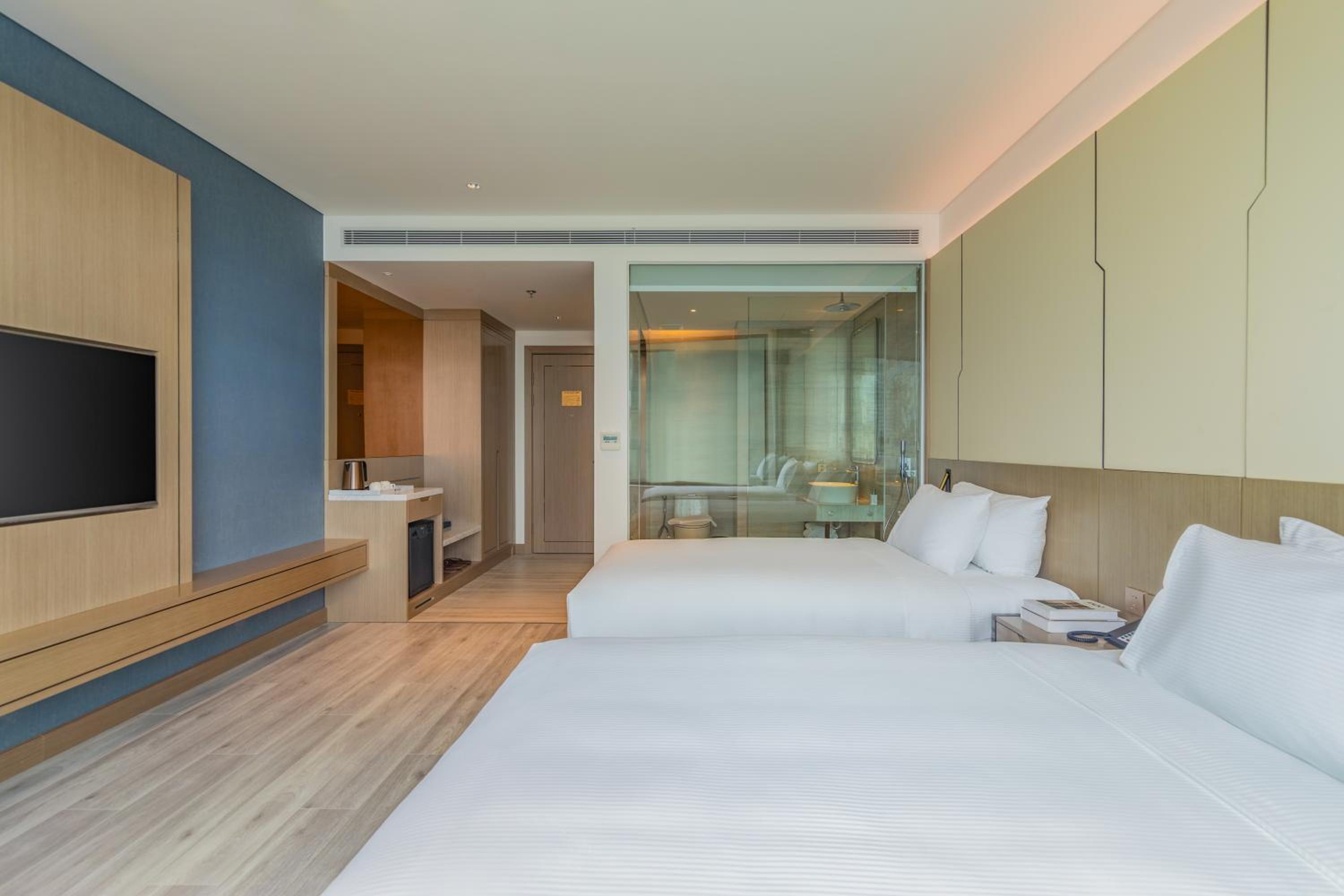 Deluxe Twin Room with Partial Sea View