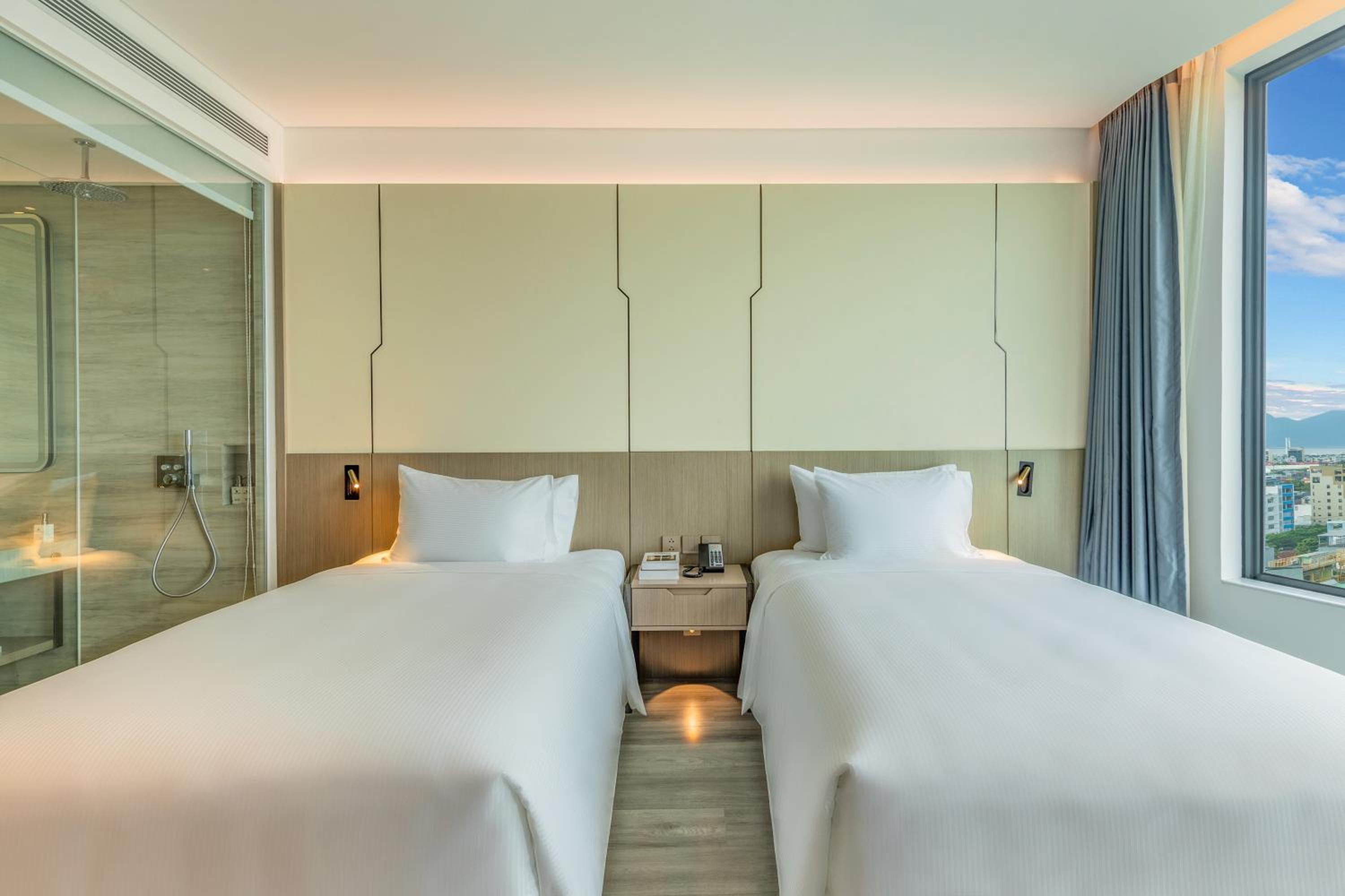 Deluxe Twin Room with Partial Sea View