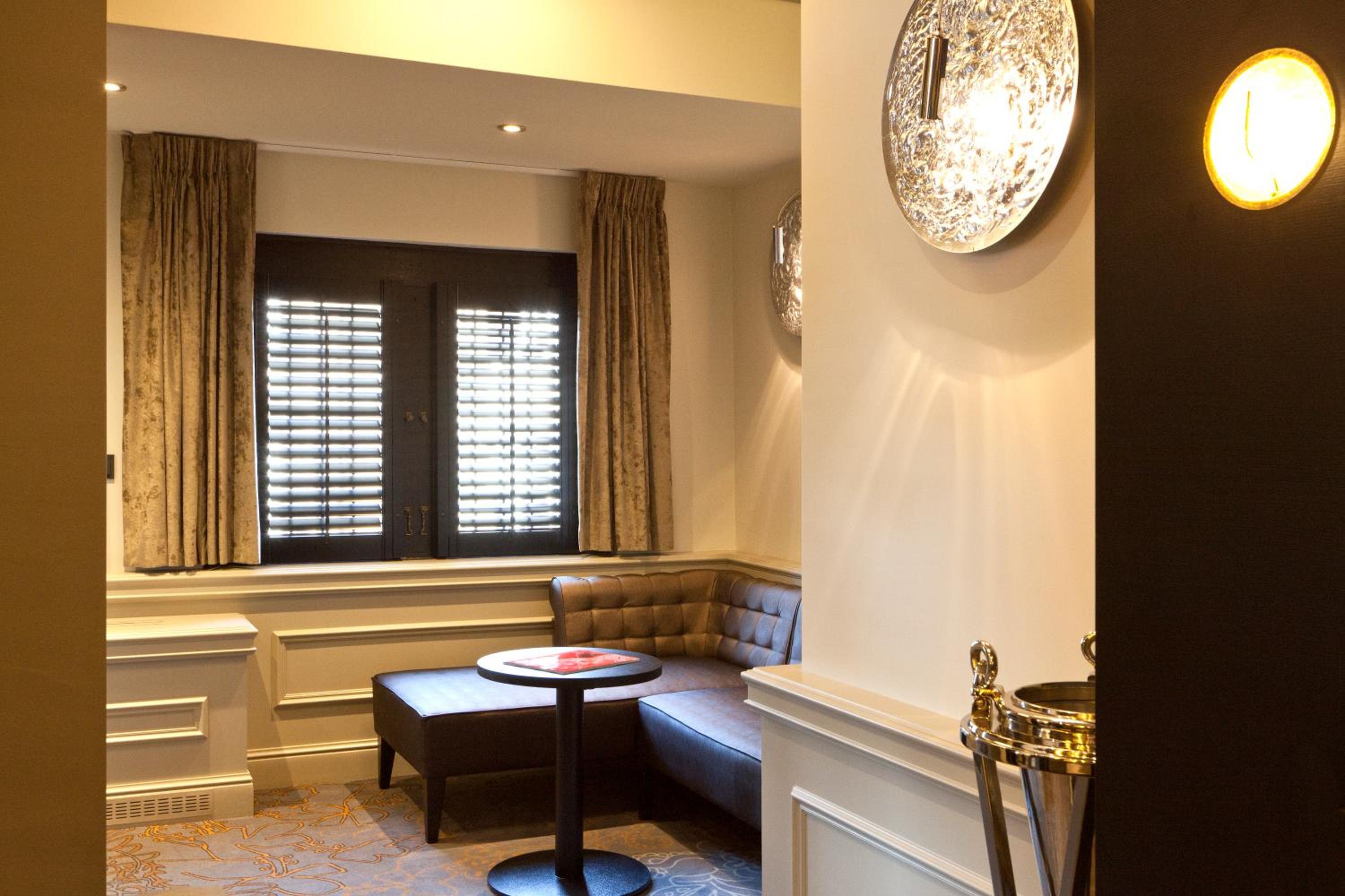 Small Deluxe Suite With Ensuite Bathroom