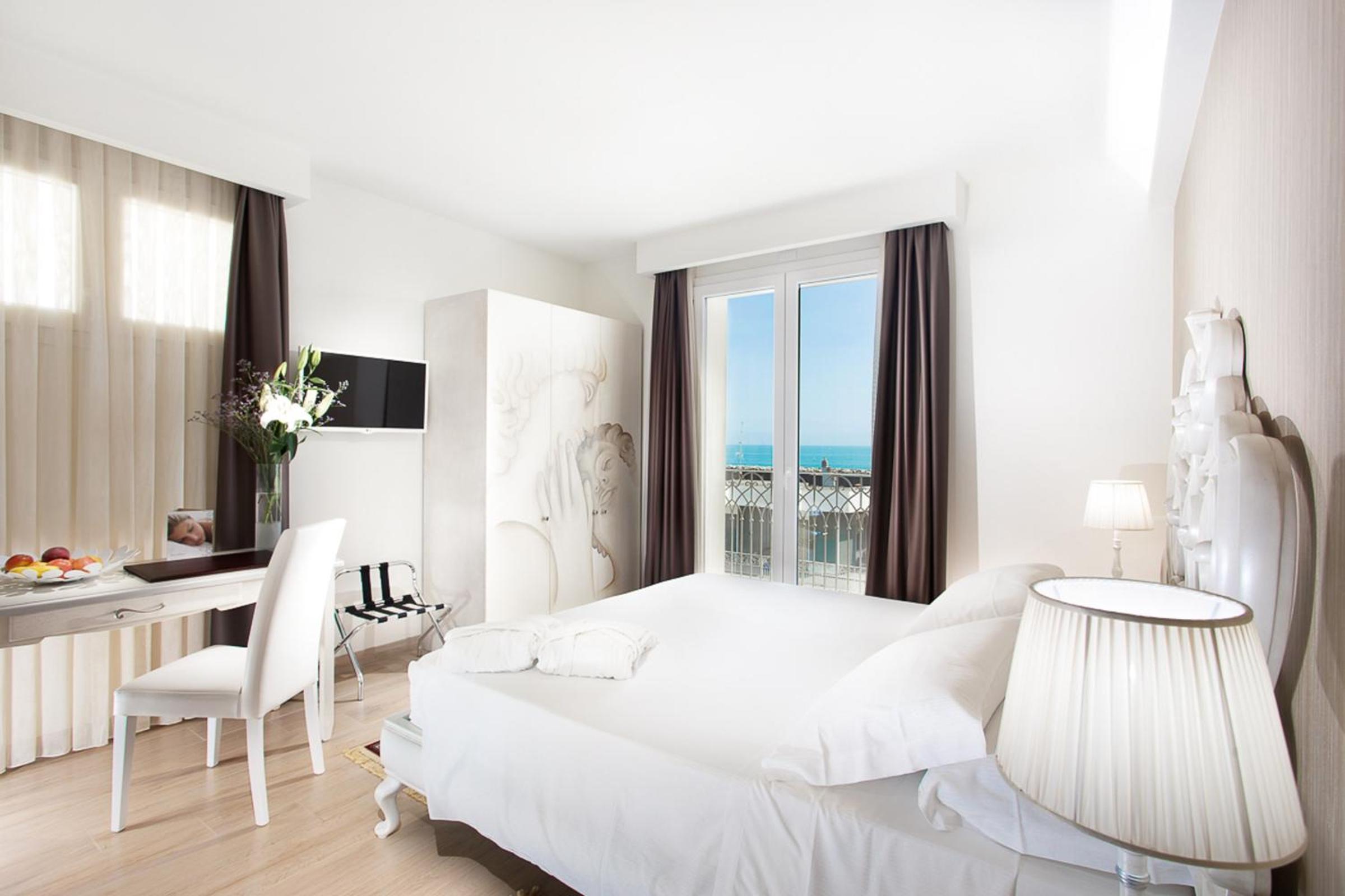 Suite with Sea View (4 Adults)