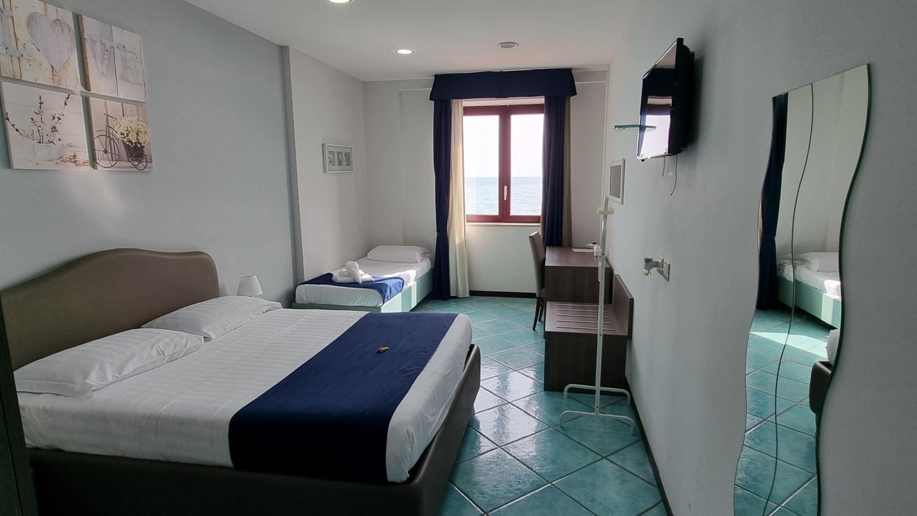 Double or Twin Room with Sea View