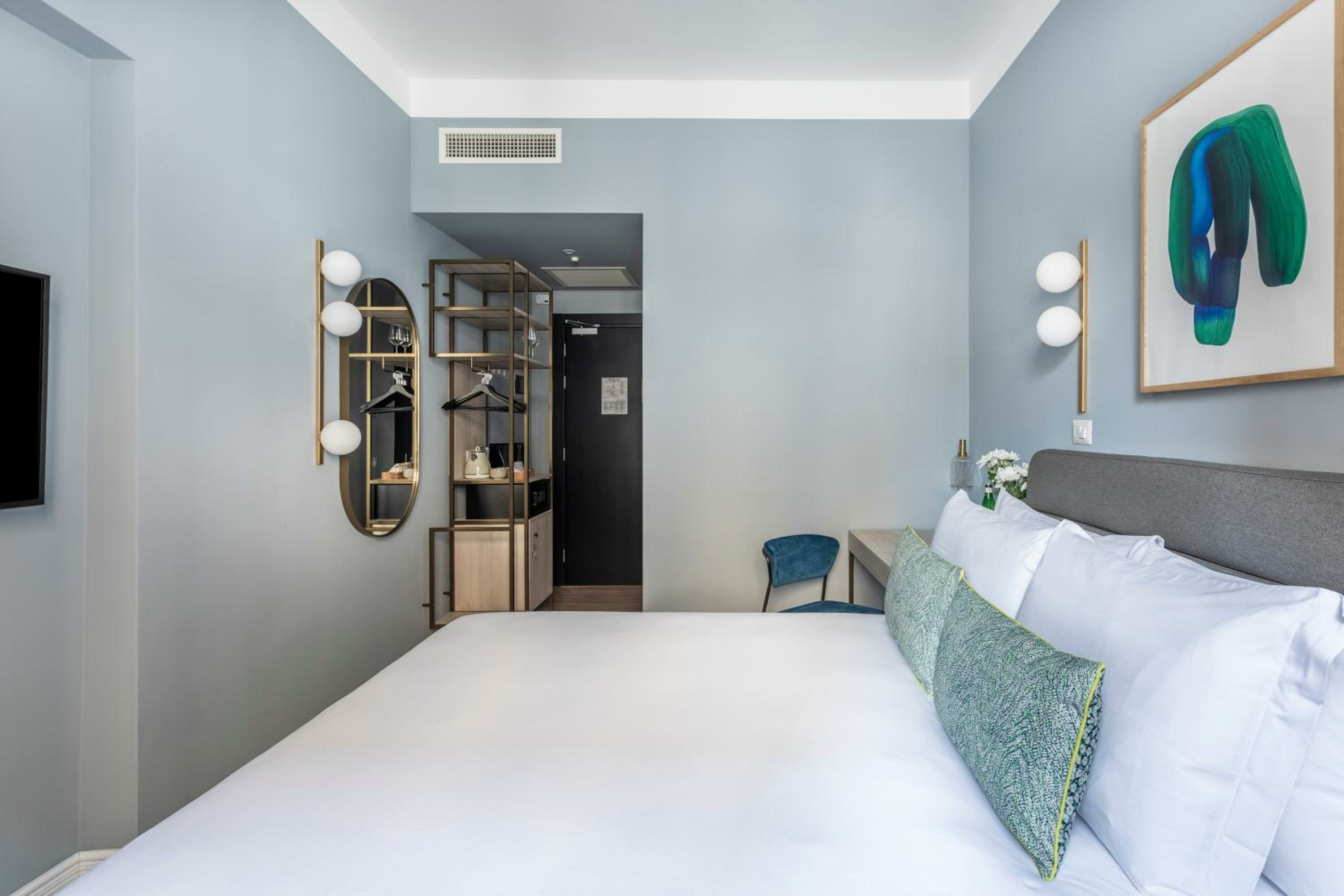 Medium Room