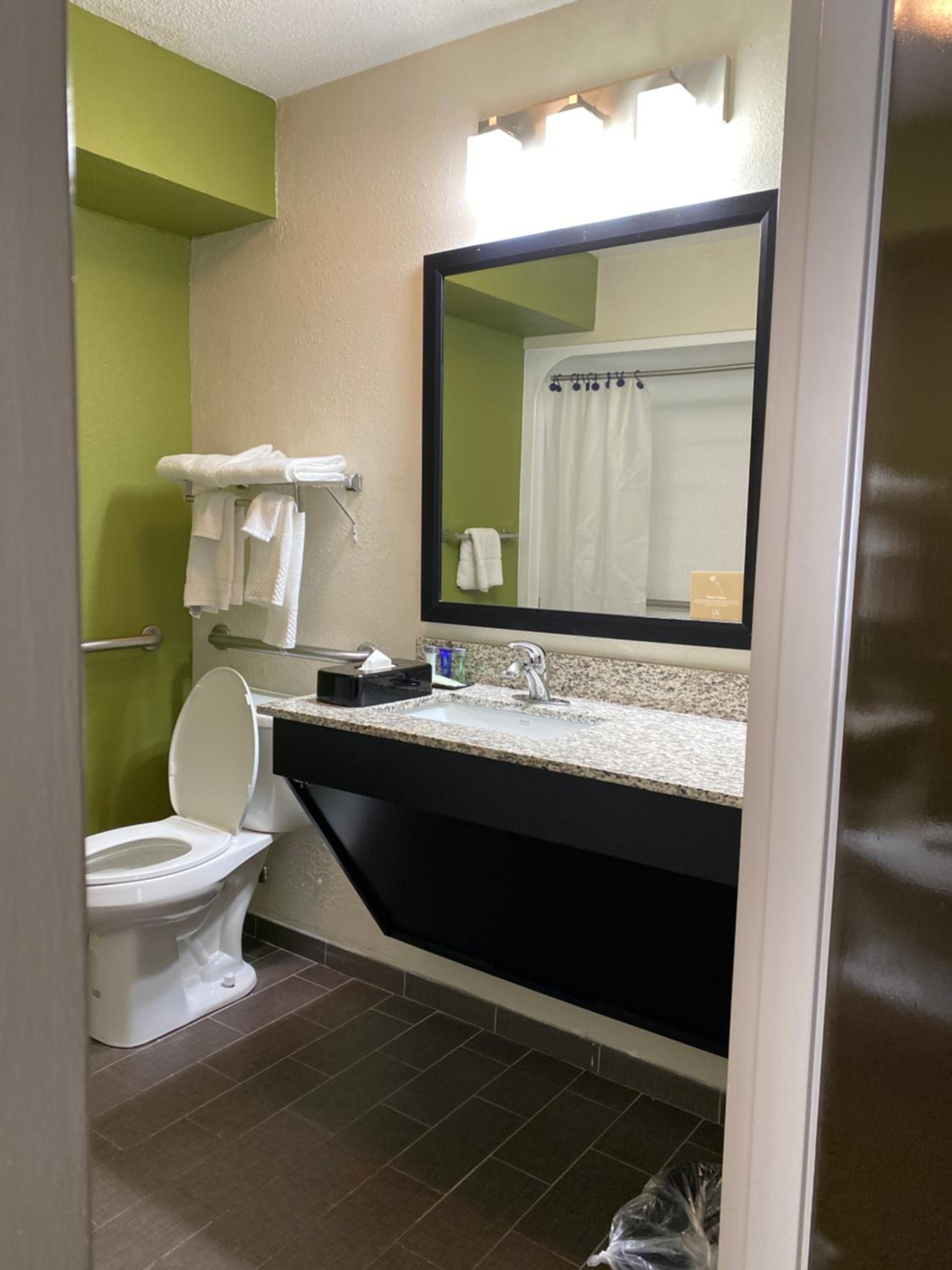 Queen Room - Accessible/Non-Smoking