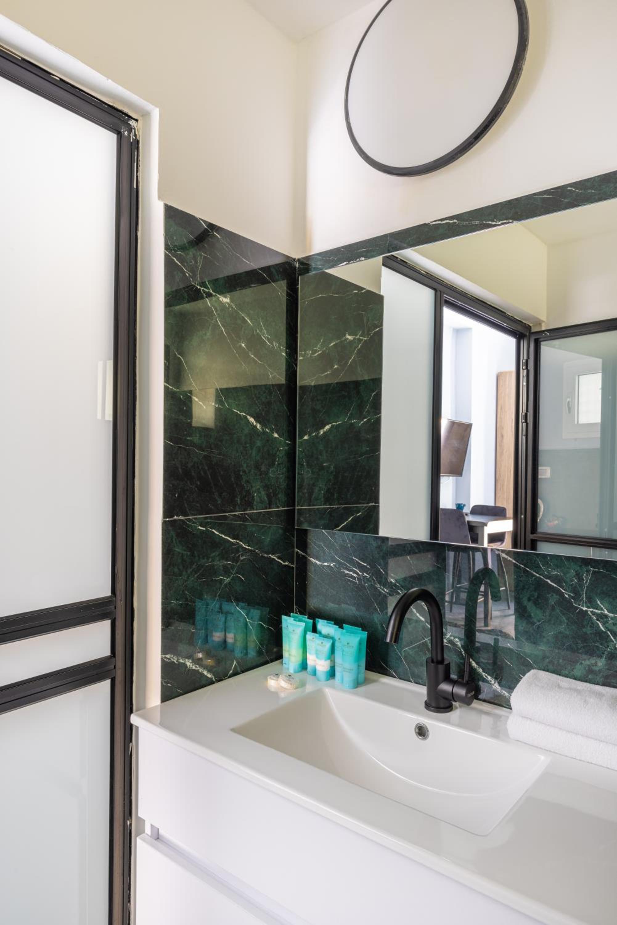 One-Bedroom Apartment (4 Adults)