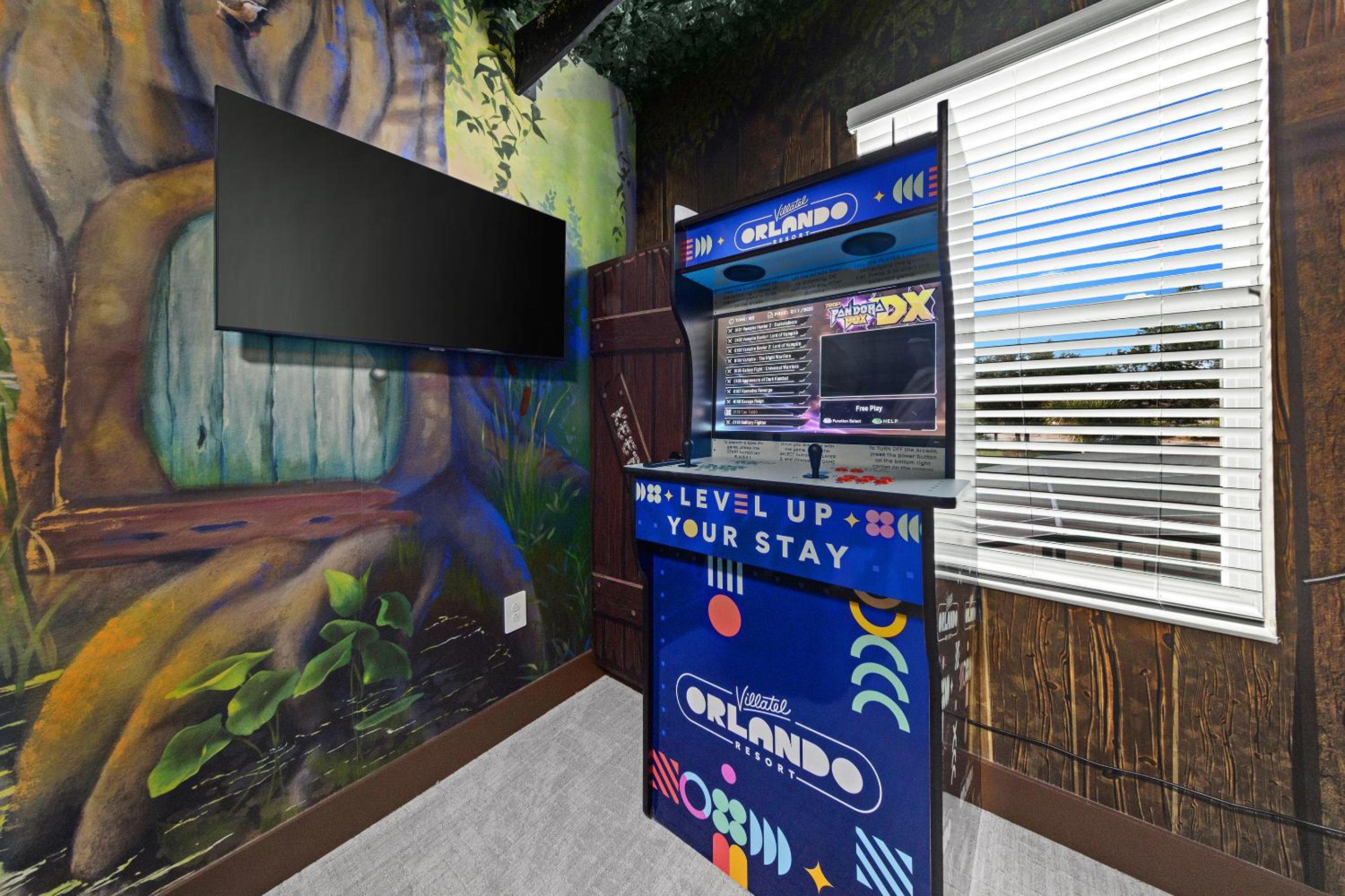 4 Bedroom Townhome with Private Pool & Kitchen