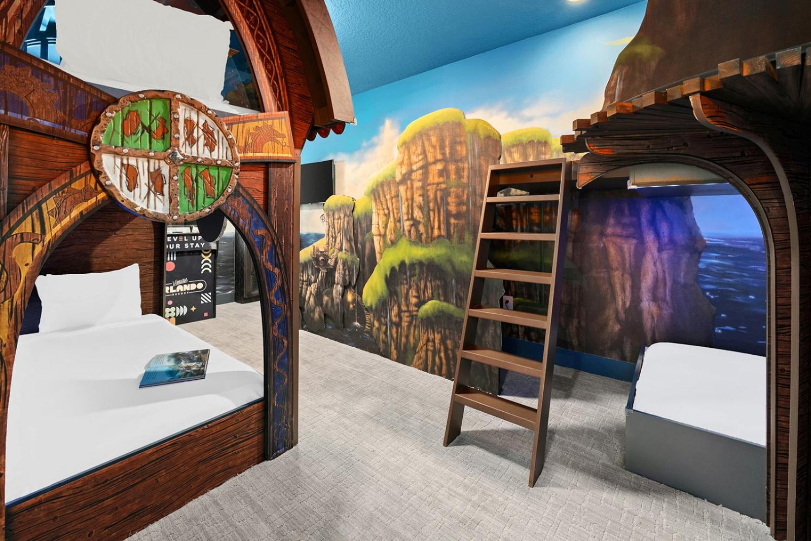 4 Bedroom Townhome with Private Pool & Kitchen