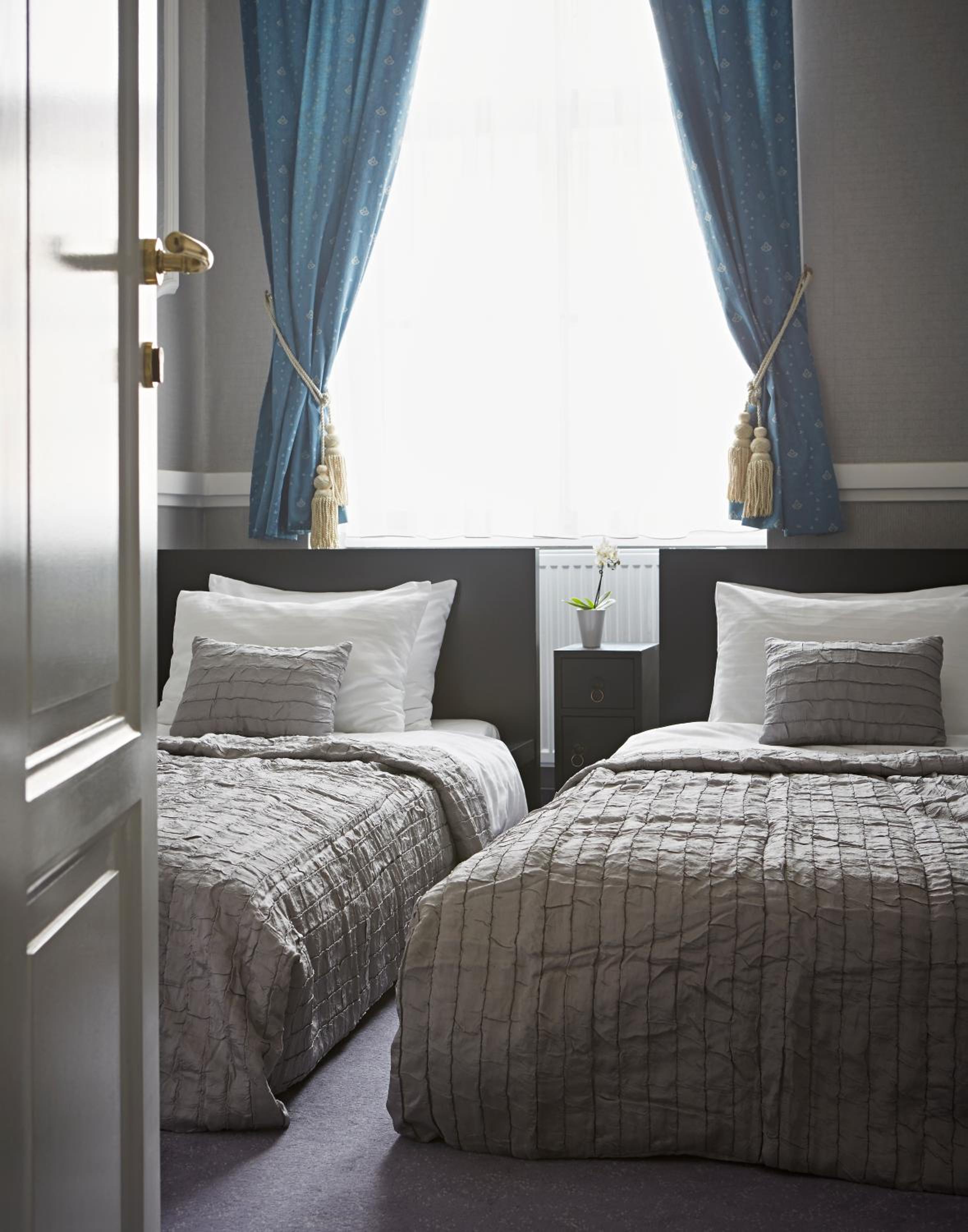 Deluxe Two-Bedroom Apartment