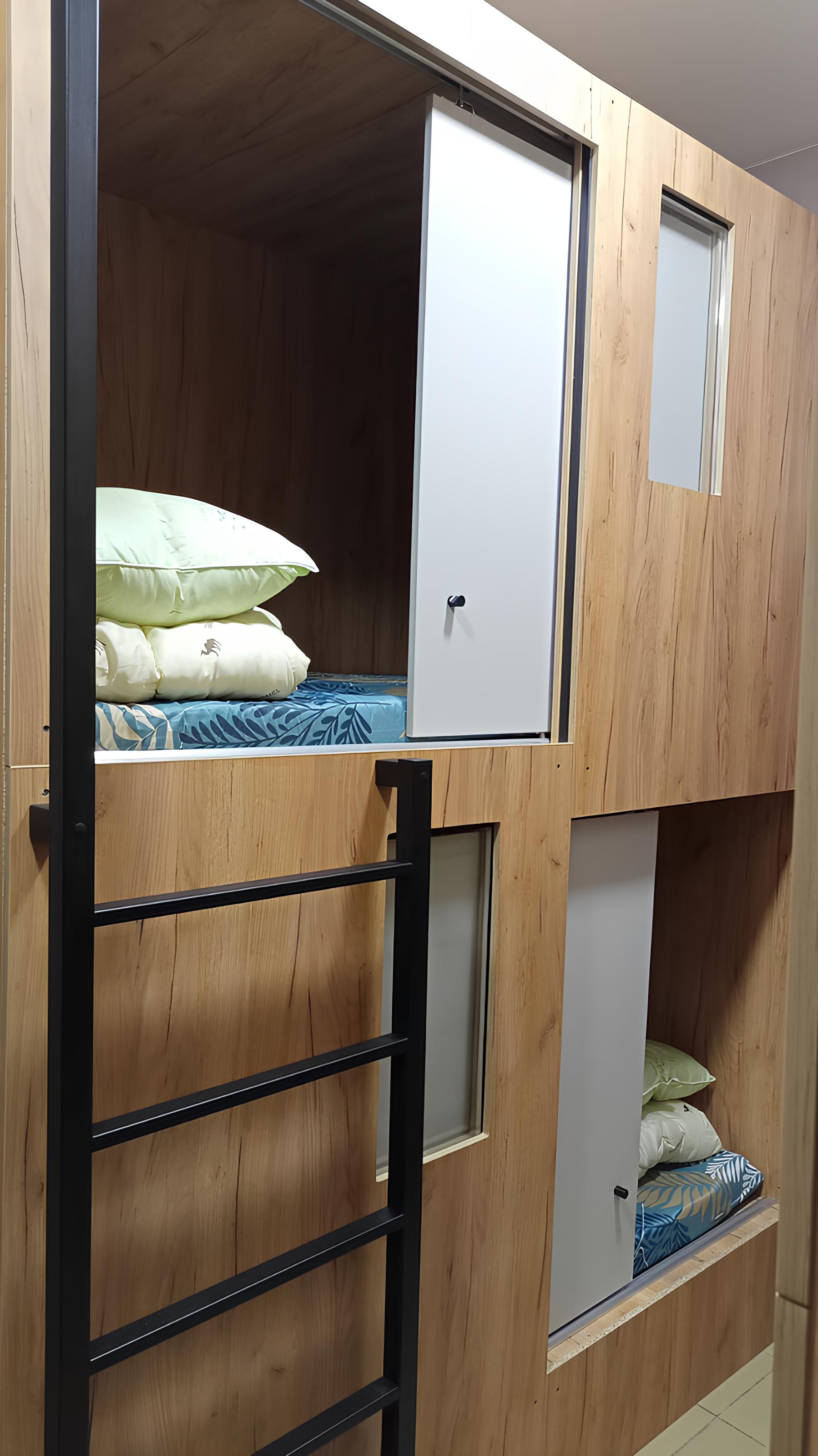 Капсула в 4 местном мужском номере