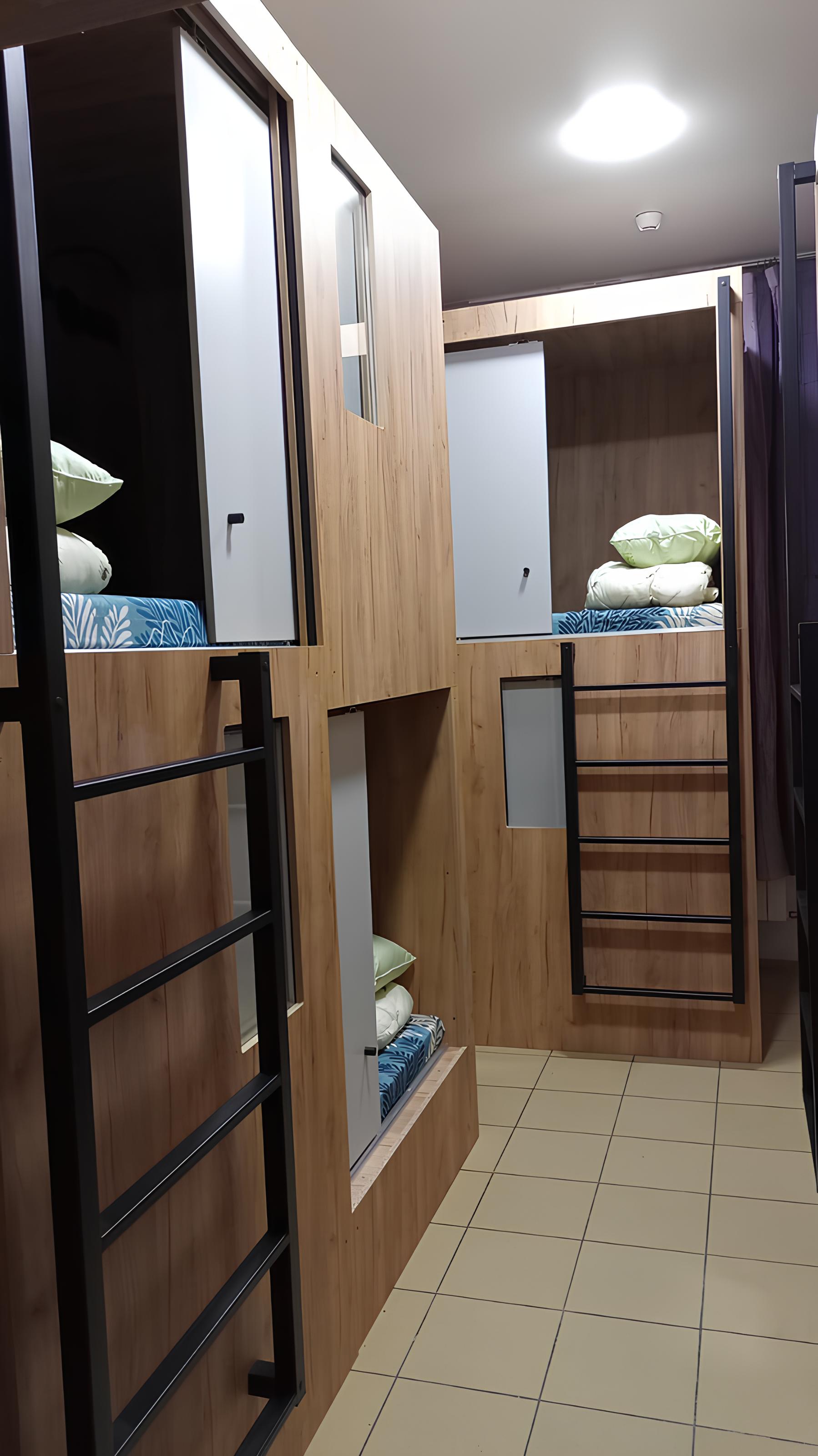 Капсула в 6 местном мужском номере