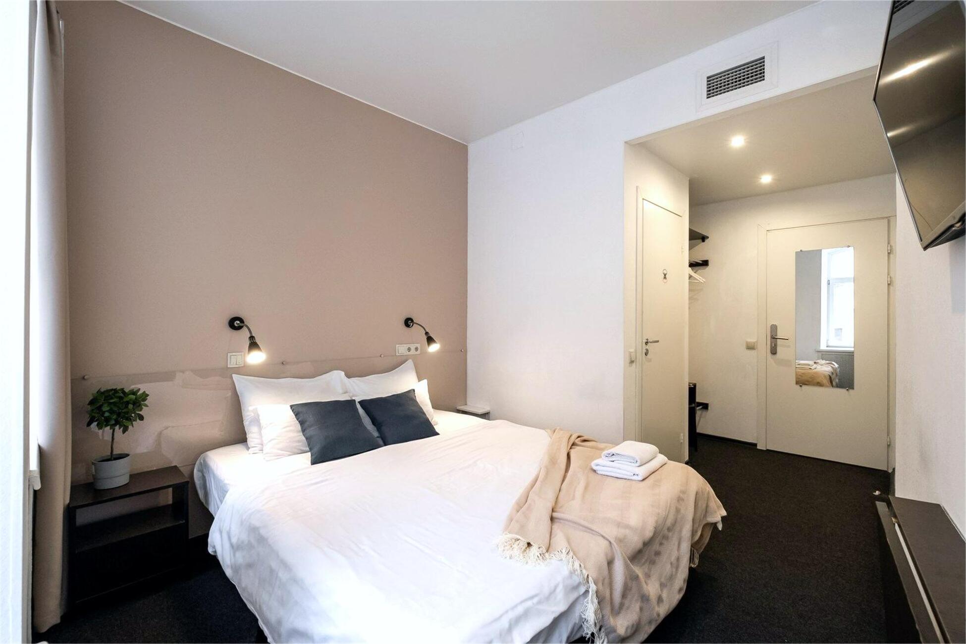 Стандартная двухместная комната с 1 большой или 2 раздельными кроватями