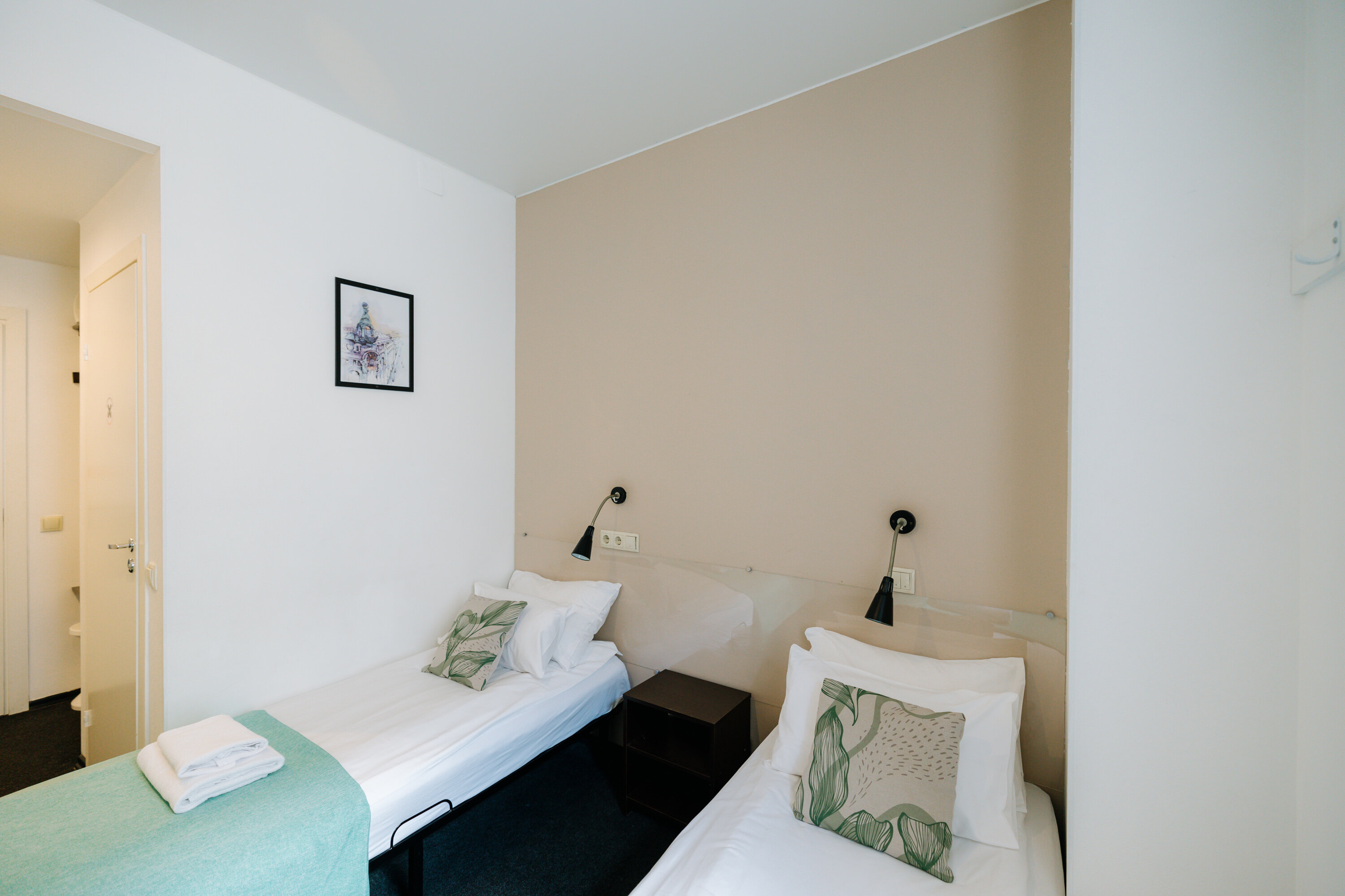 Стандартная двухместная комната с 1 большой или 2 раздельными кроватями