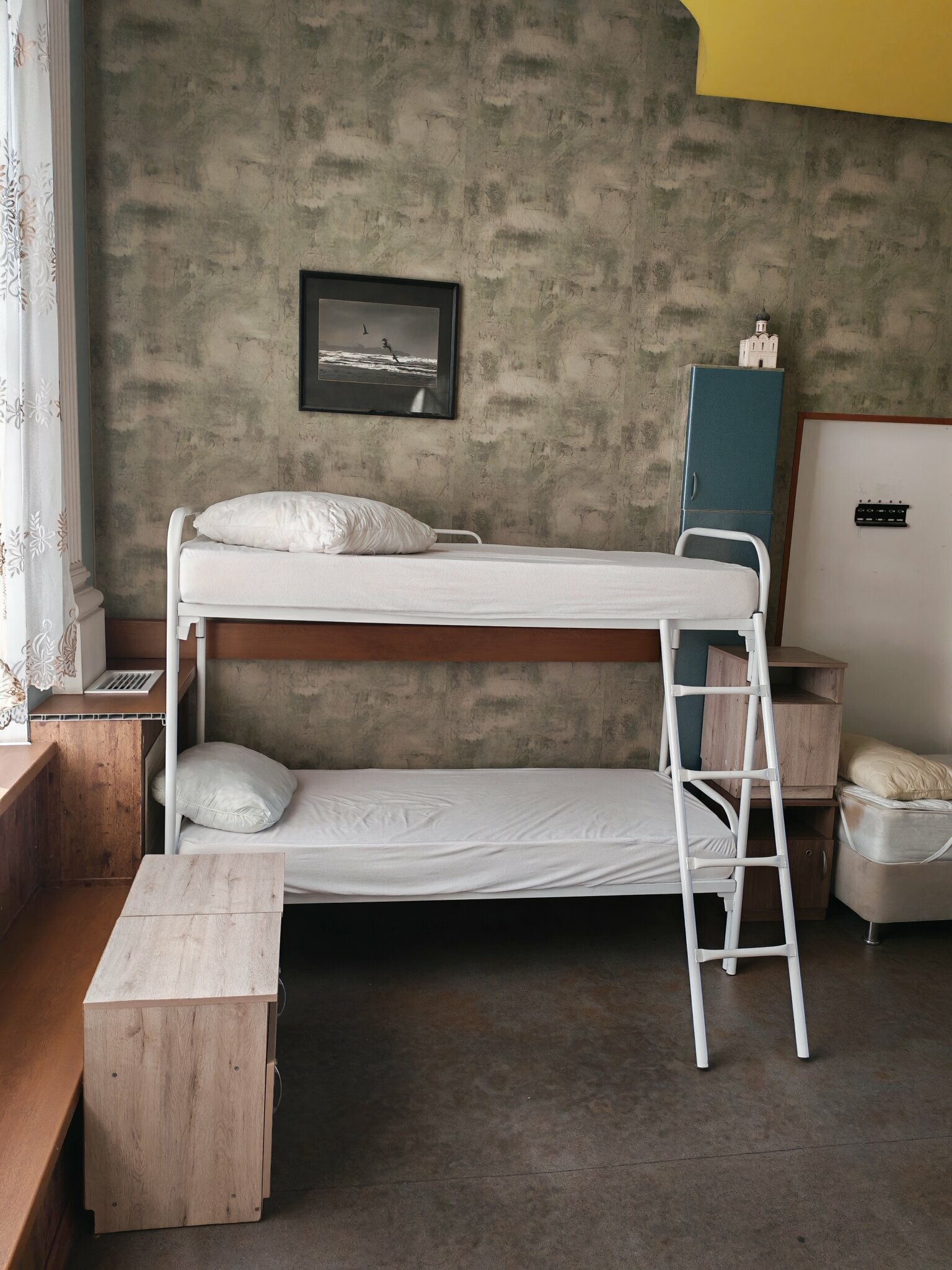 Койко-место в шестиместном мужском номере №2 с дущем и туалетом