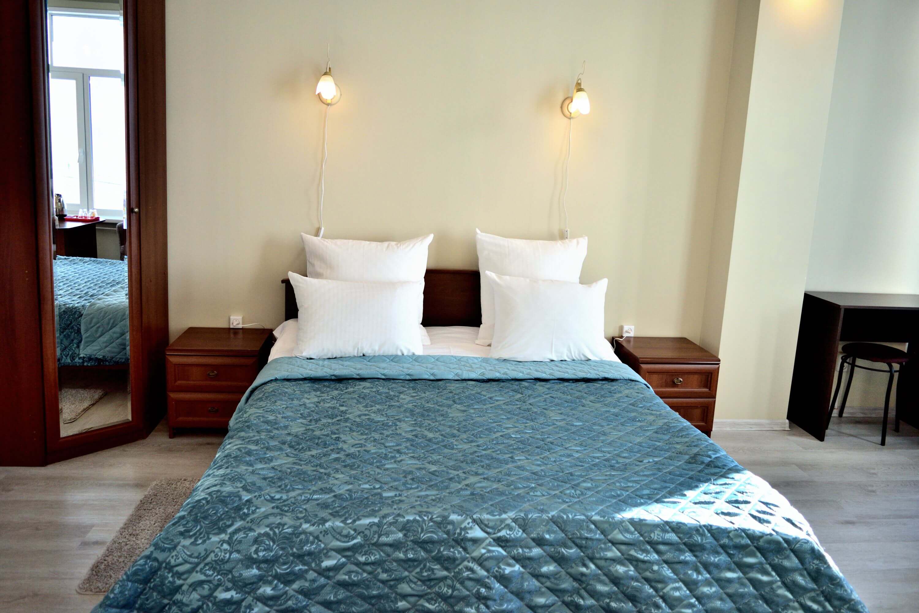 №1. Семейный номер с двуспальной кроватью, диваном и видом на Байкал