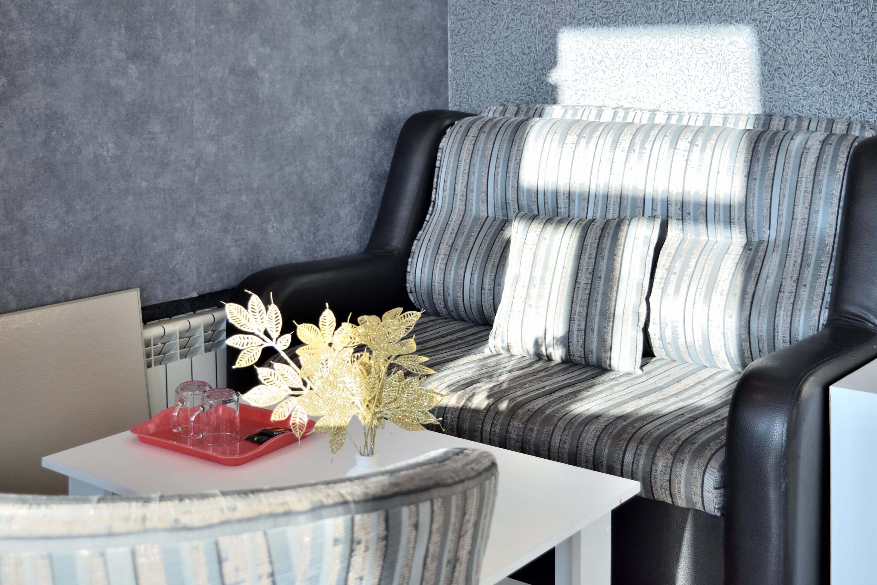 №3. Семейный номер с двуспальной кроватью, диваном и видом на Байкал