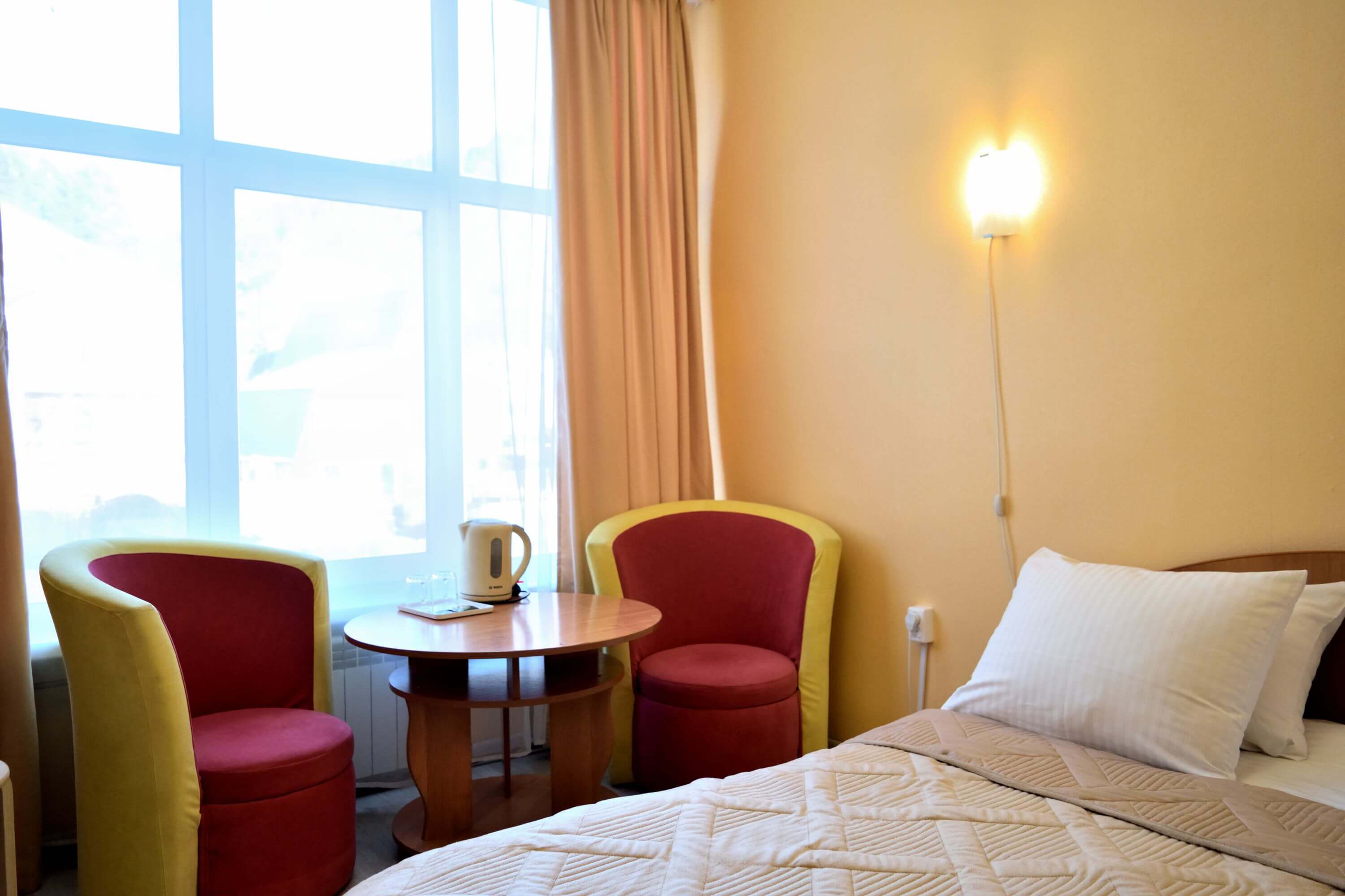 №7. Семейный номер с двуспальной кроватью и видом на горы