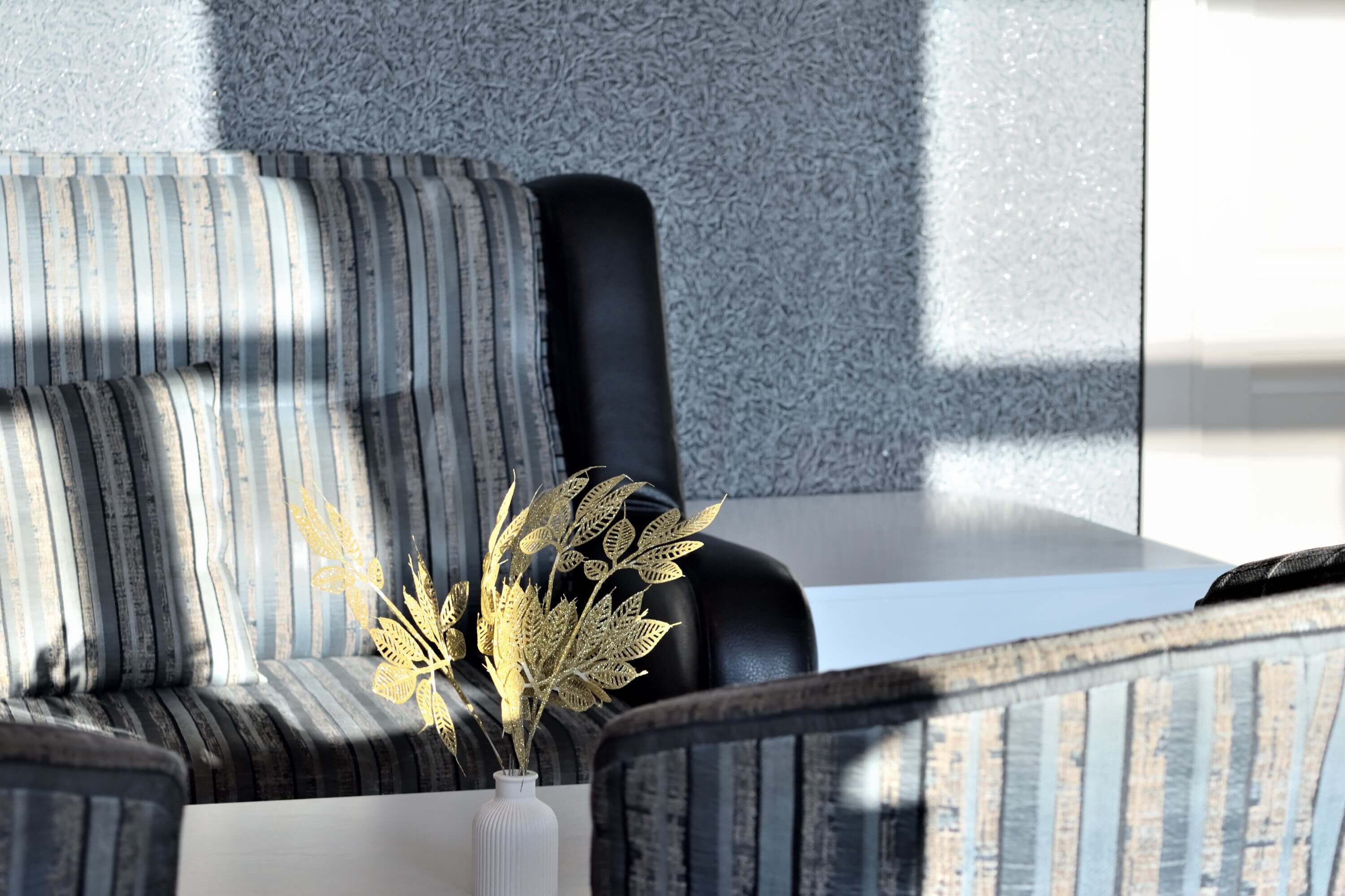 №3. Семейный номер с двуспальной кроватью, диваном и видом на Байкал