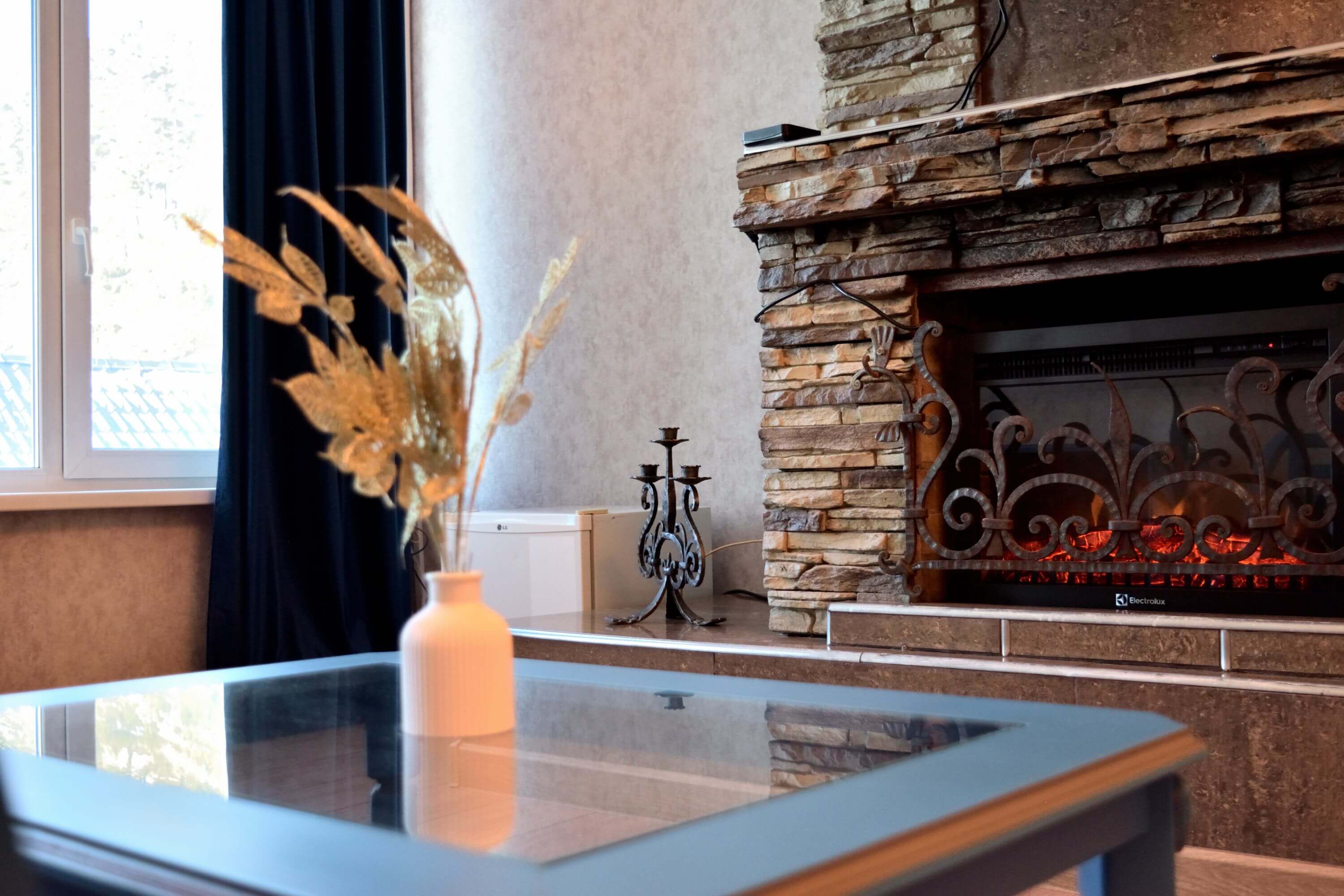 №4. Семейный номер с двуспальной кроватью, диваном и видом на Байкал