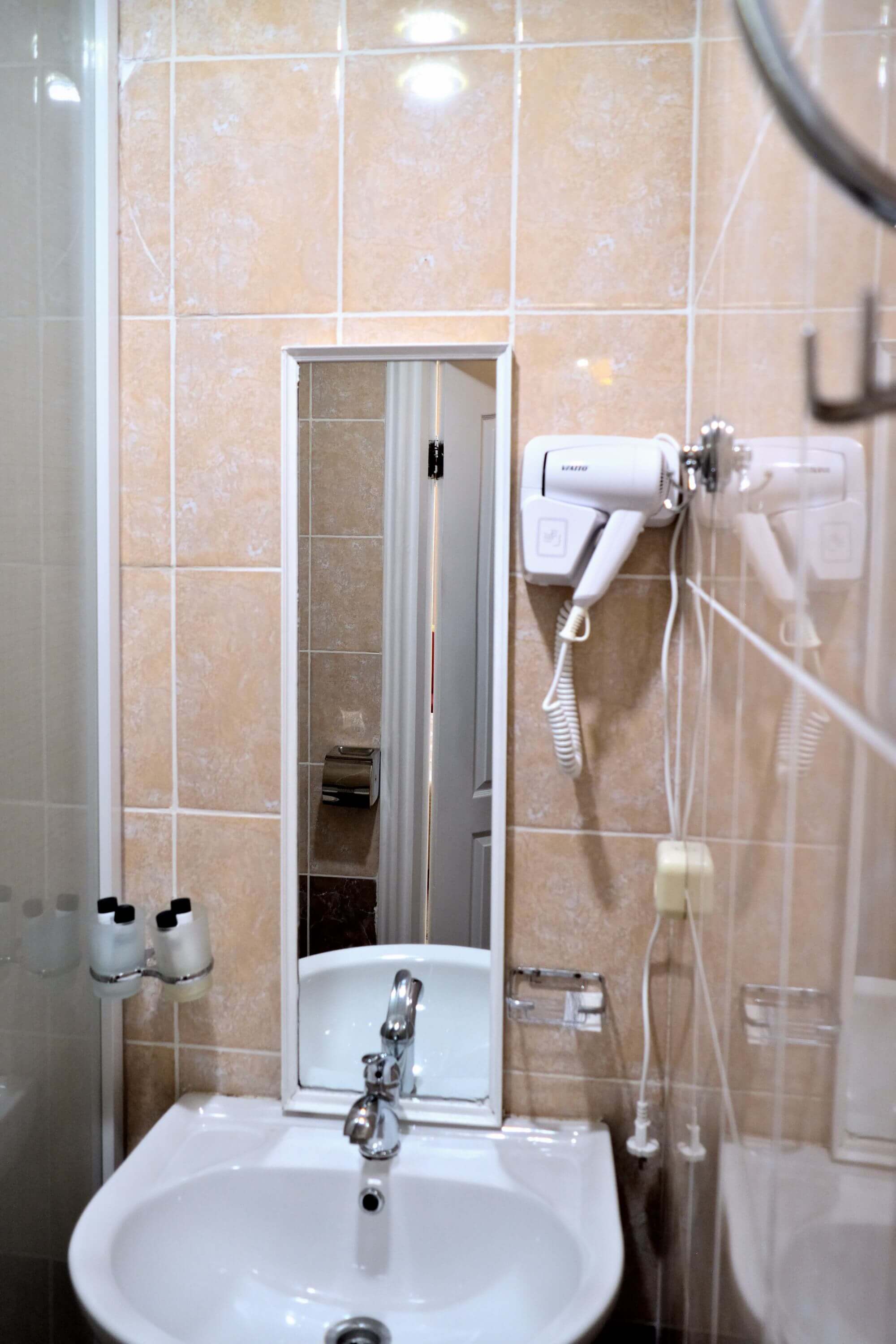 №7. Семейный номер с двуспальной кроватью и видом на горы