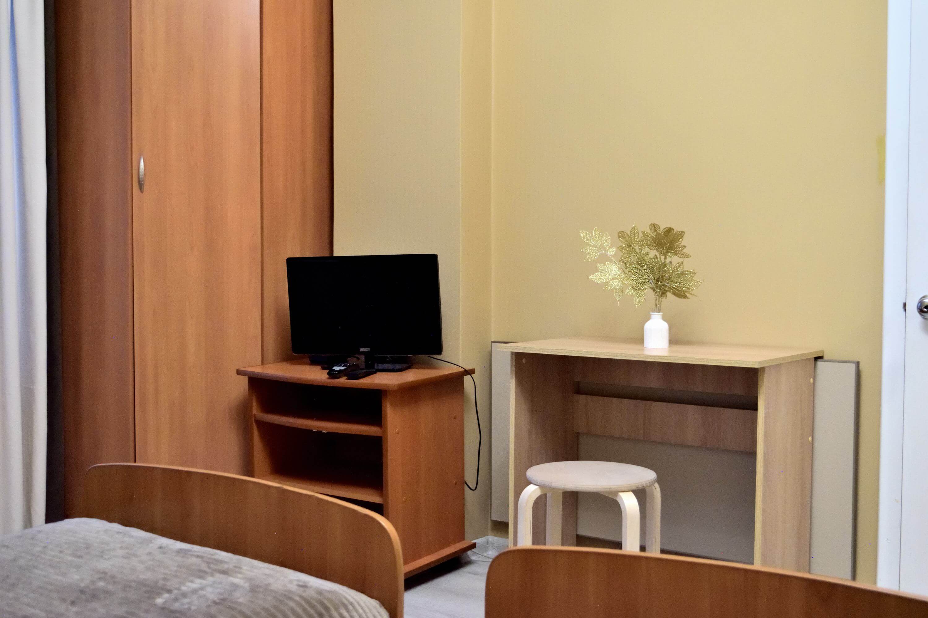 №8. Трехместный номер с дополнительным спальным местом и видом на горы