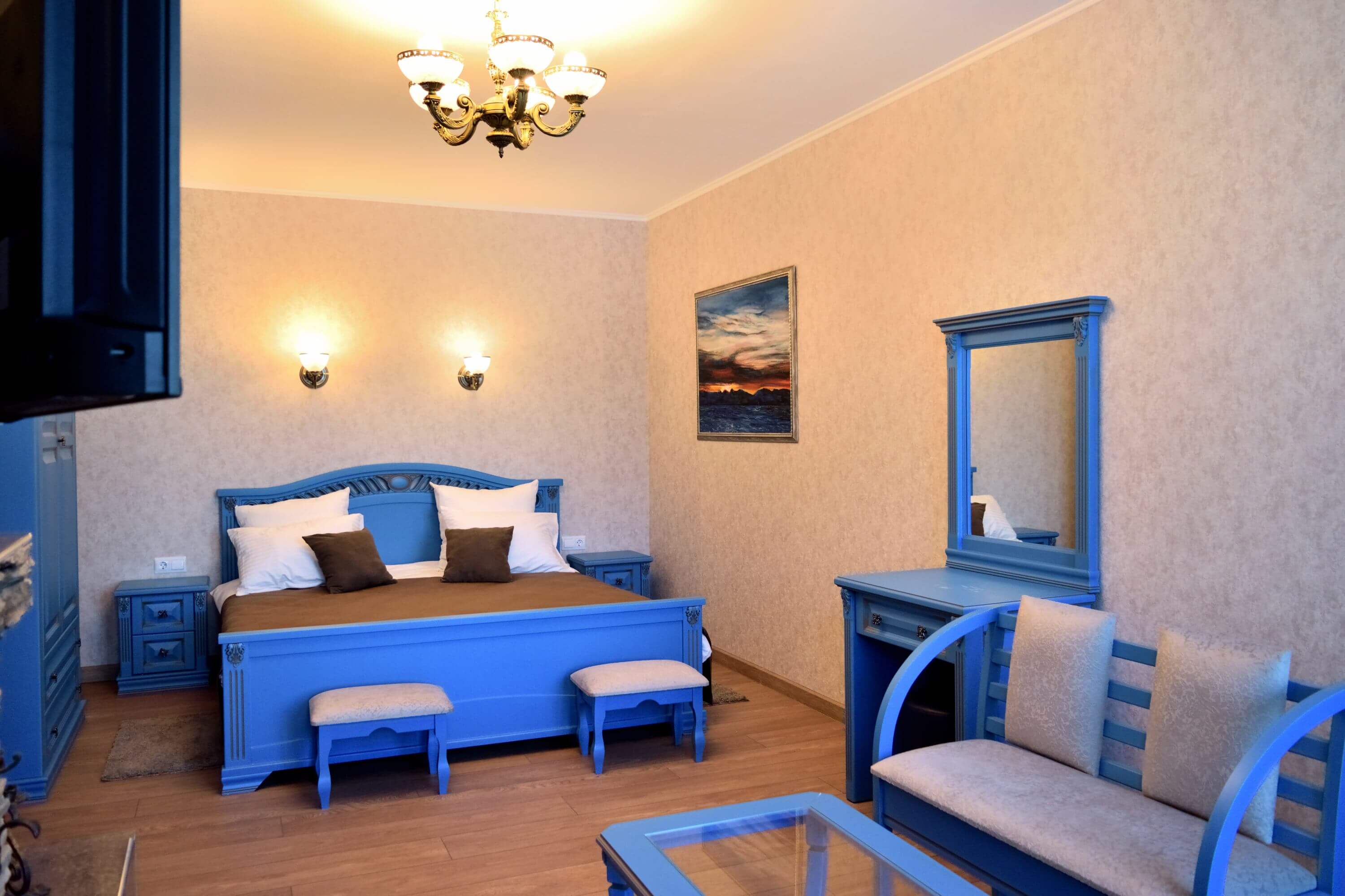 №4. Семейный номер с двуспальной кроватью, диваном и видом на Байкал