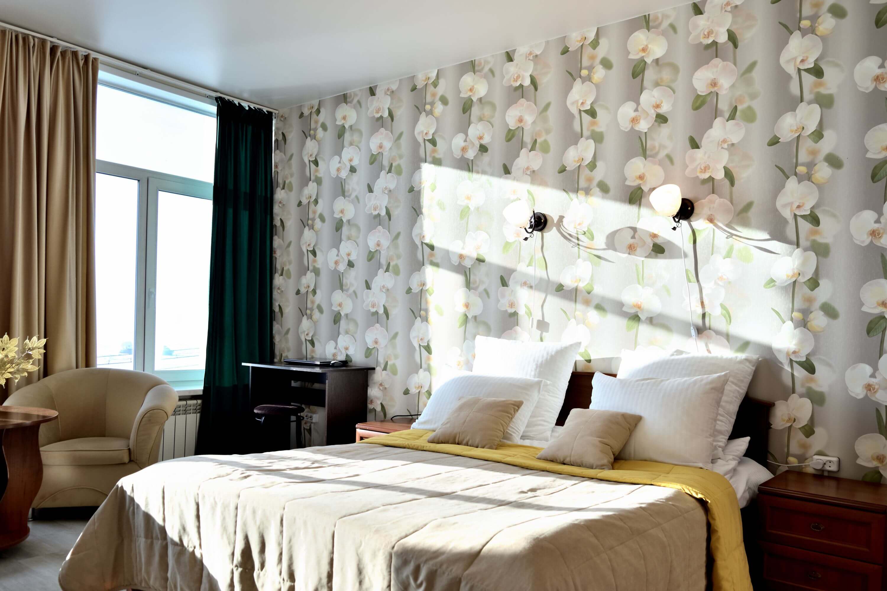 №11. Семейный номер с двуспальной кроватью, диваном и видом на Байкал