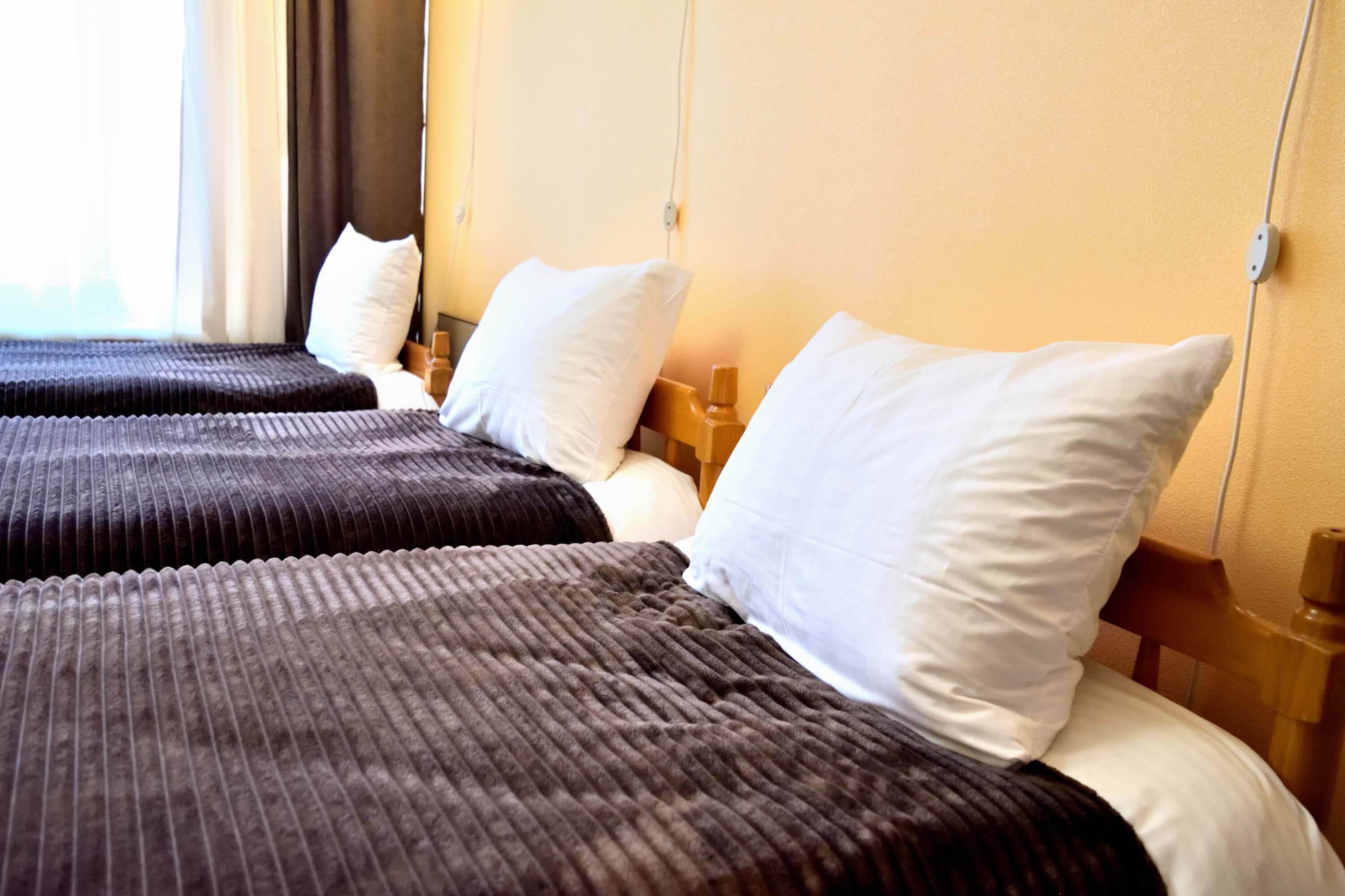 №6. Трехместный номер с дополнительным спальным местом и видом на горы